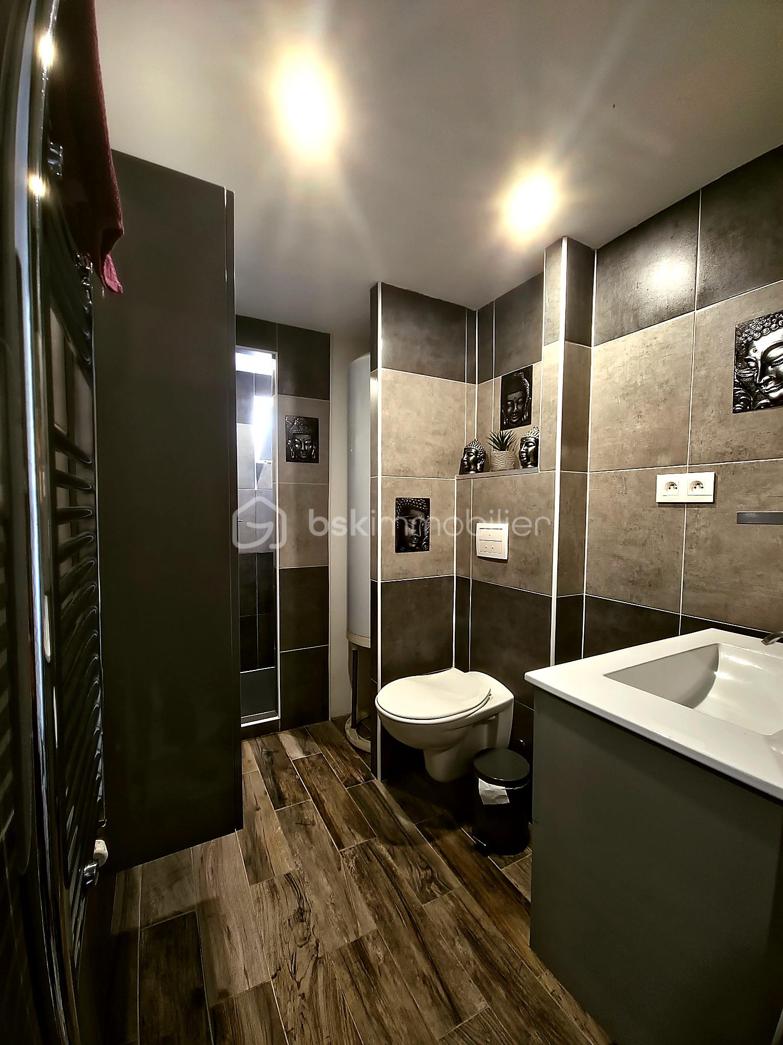 15 SE 2EME  ETAGE.jpg