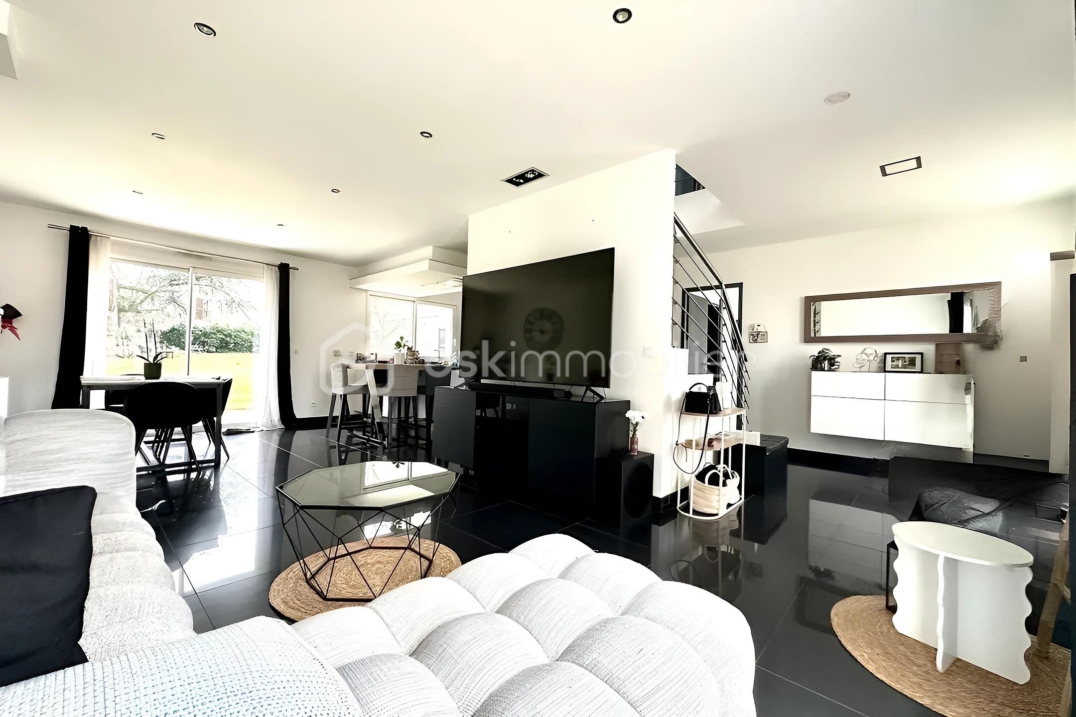 Maison de 143 m² - hoqi-3896827c92084966b17633e2468e9edb (1).jpg