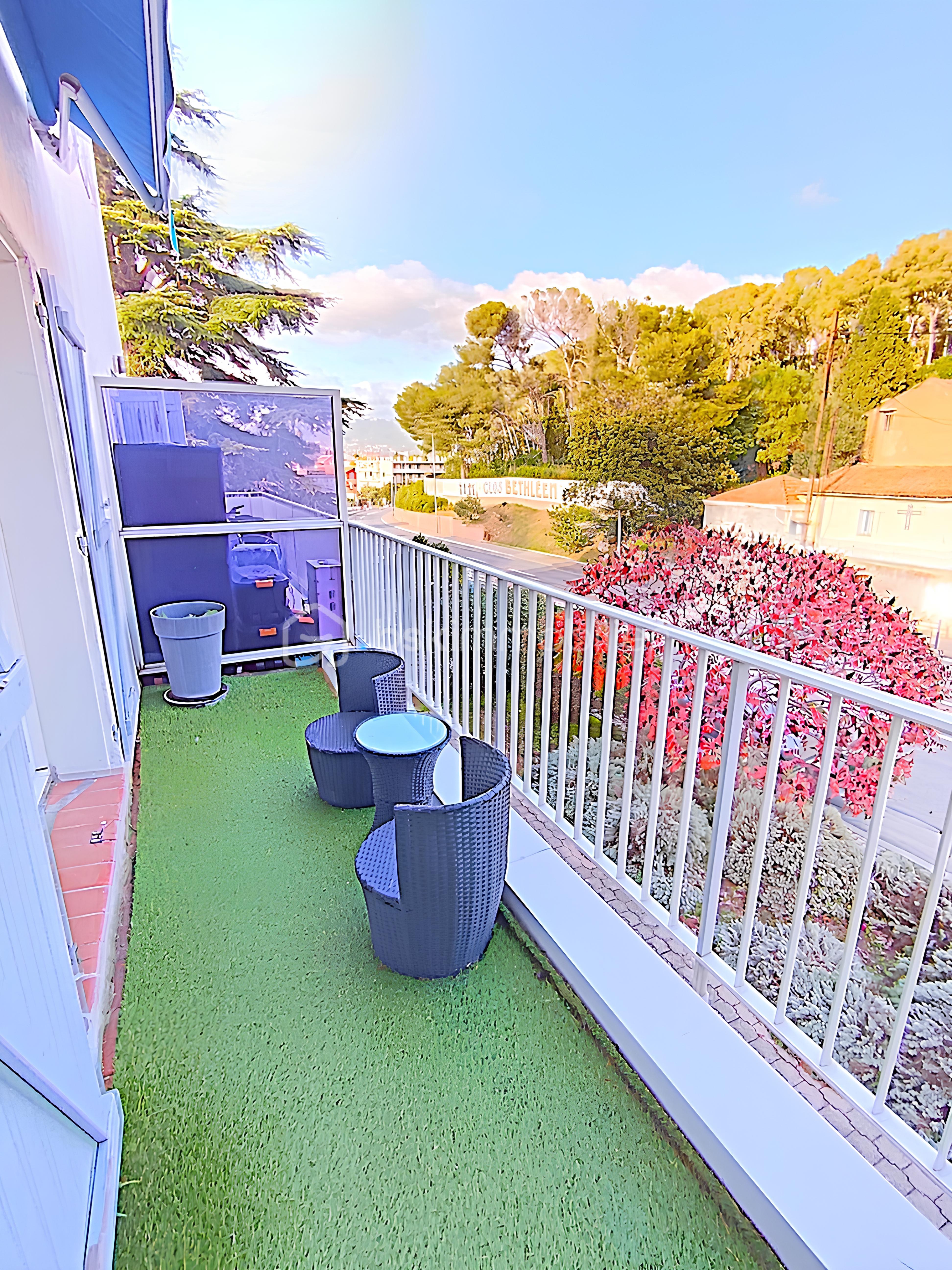 Bureau de 50,20 m² - 2 Balcon 1.jpg