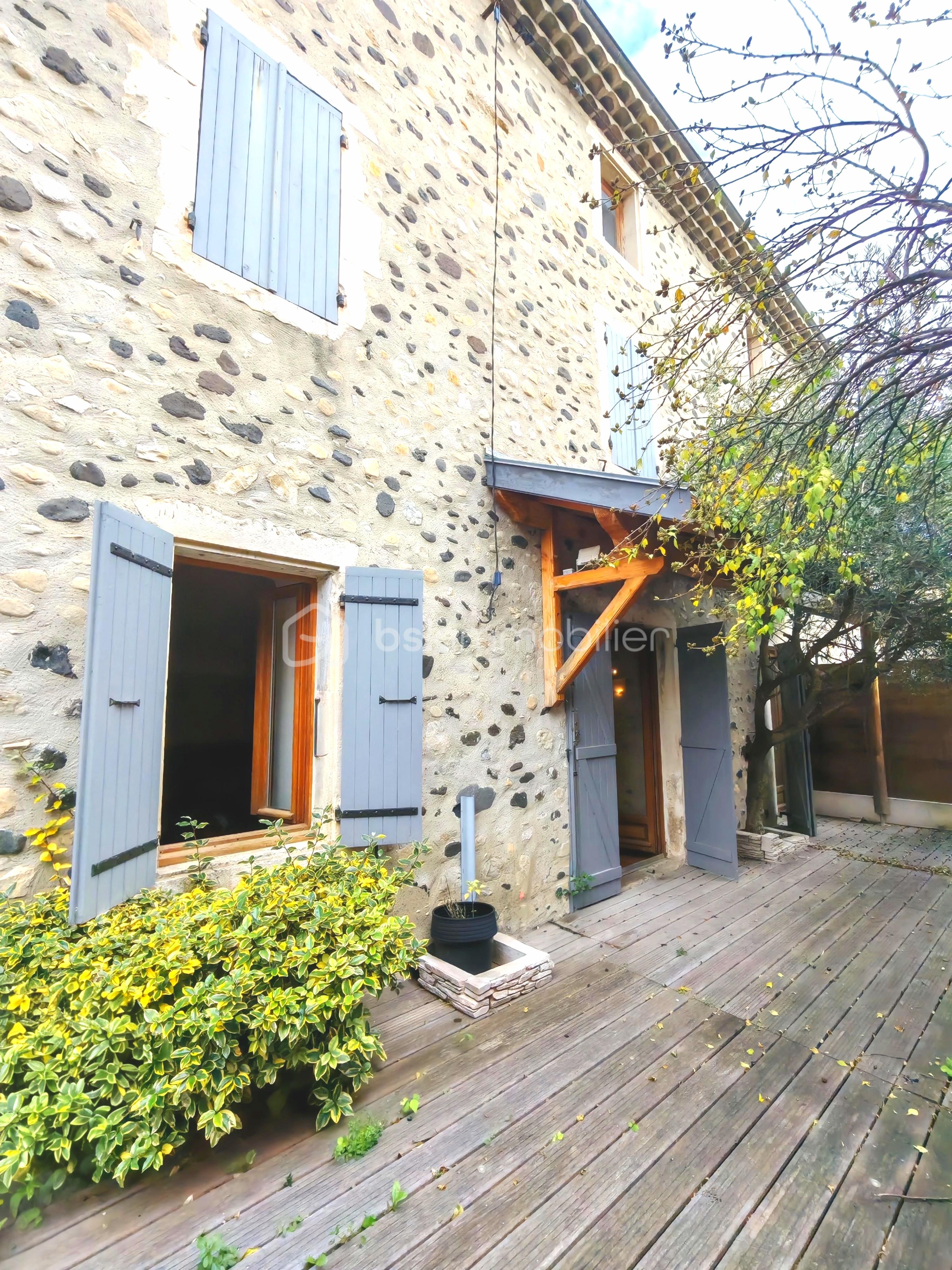 Maison en pierre de 182 m²