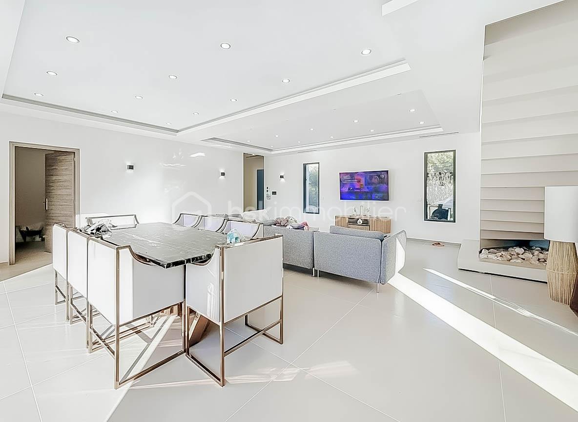 Maison contemporaine de 170 m² - PHOTO-2026-01-13-00-16-39 5.jpg