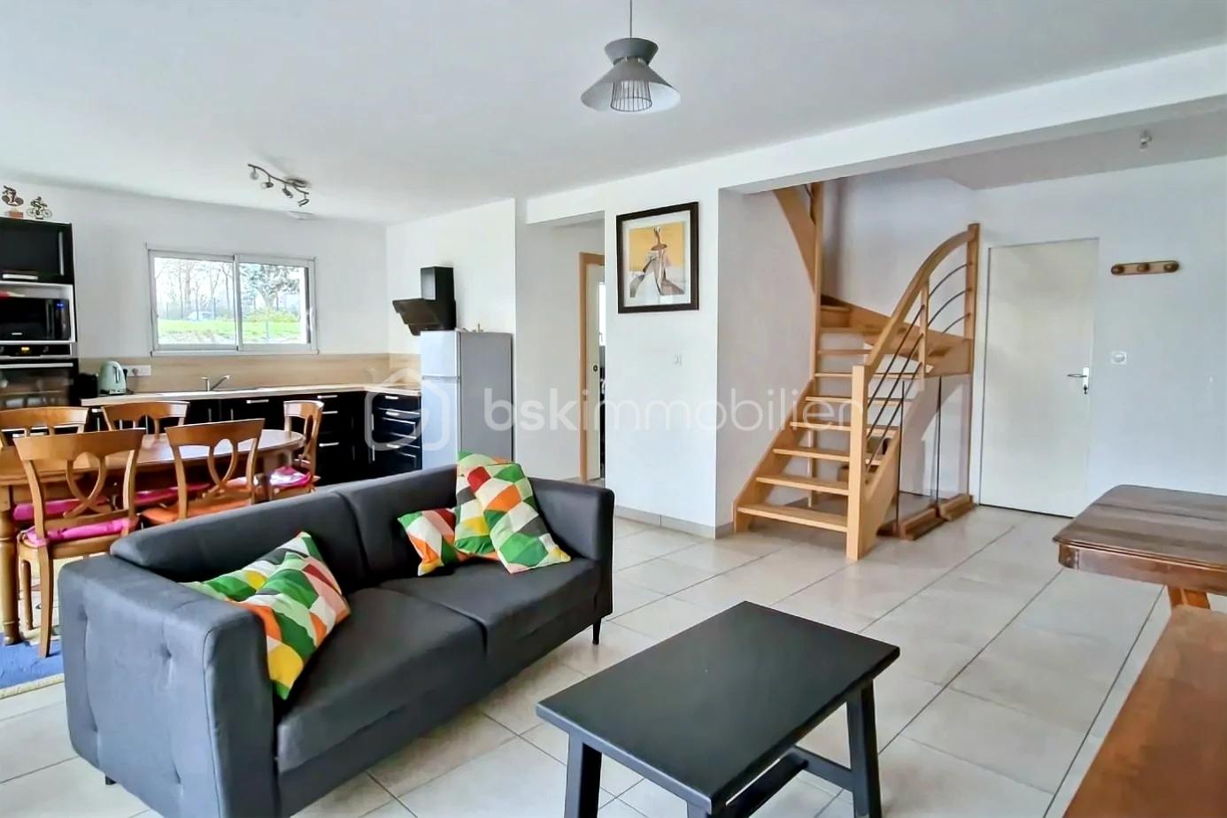 Maison de 104 m² - hoqi-0d584c87026a44ccb6a6525d31a02493.jpg