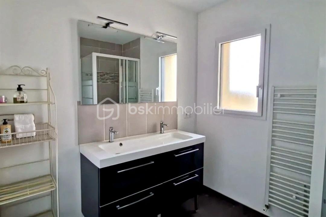 Maison de 104 m² - salle d'eau etage.jpg