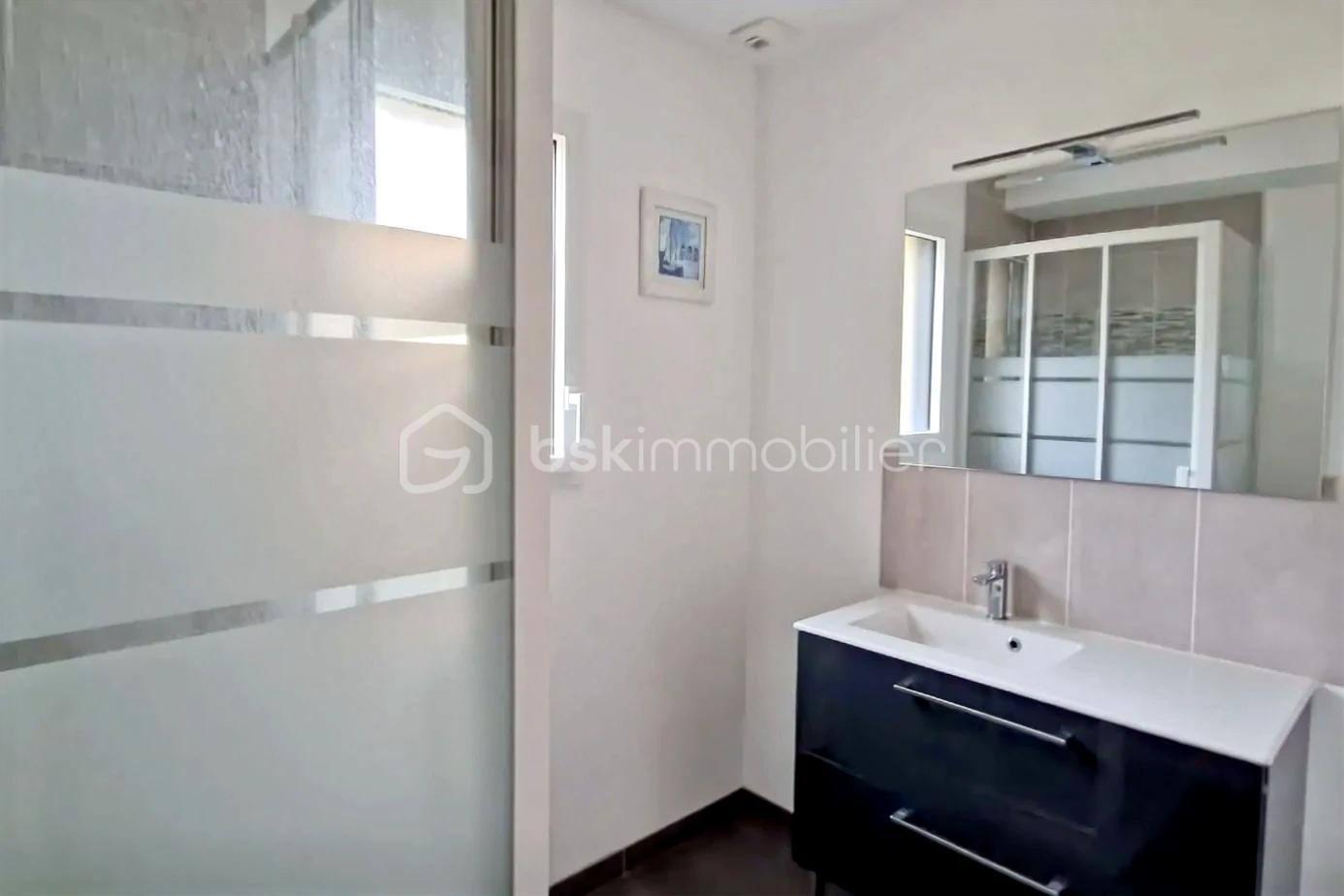 Maison de 104 m² - salle de bain rdc.jpg