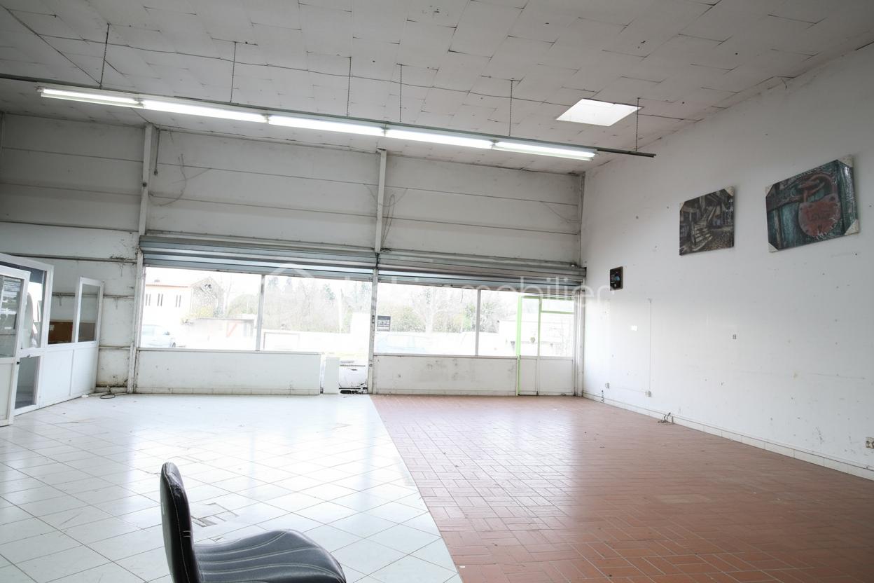 Fonds de commerce - generated_2026-01-08T18_13_41.034.jpg