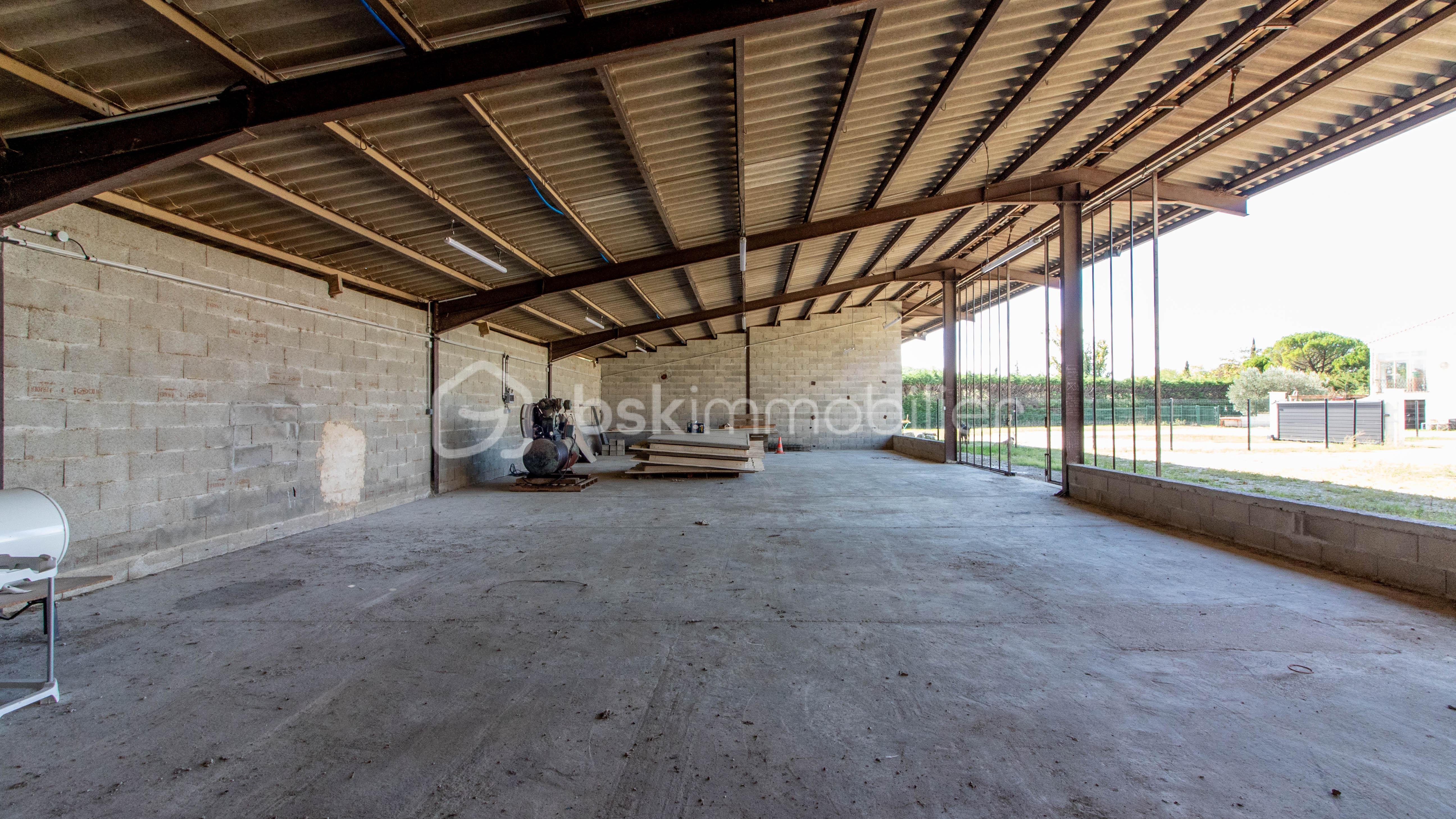 Local de stockage de 421,66 m²