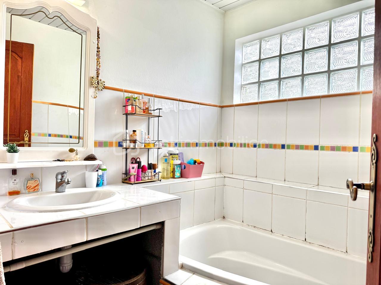 Maison traditionnelle de 115 m² - IMG-20251106-WA0048.jpg