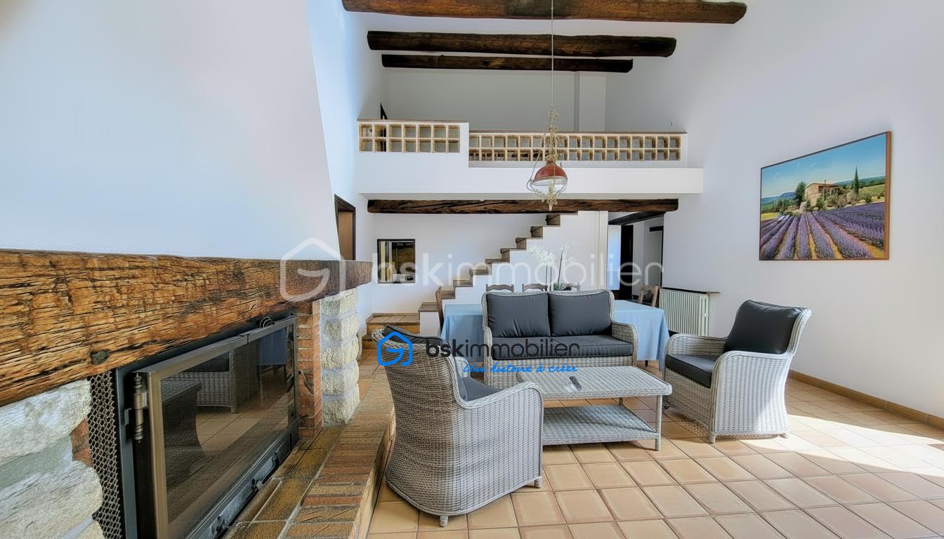 Salle à Manger Maison Aureille Barras 14.png