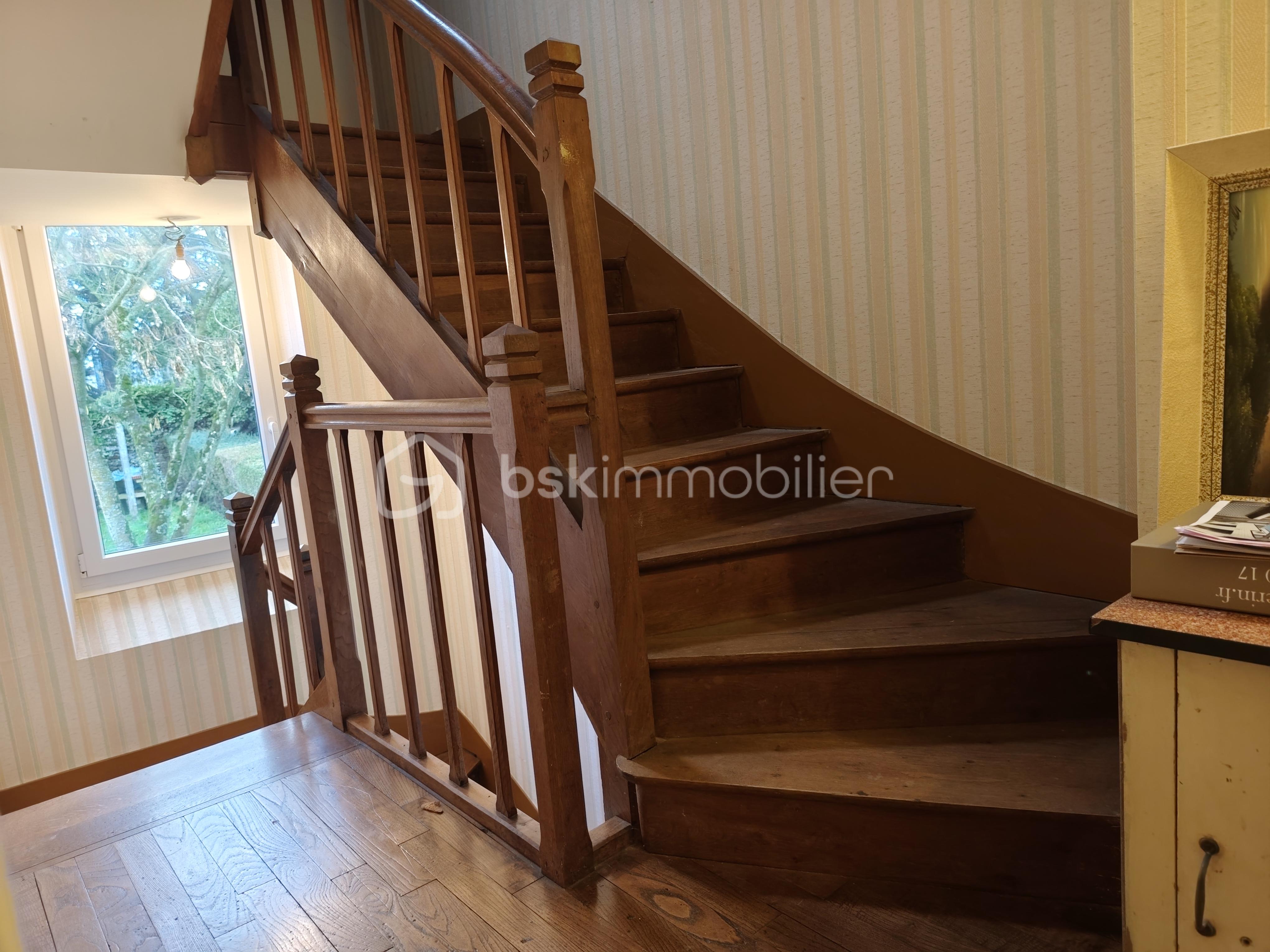 Maison de 105 m² - Photo escalier palier 1er étage.jpg