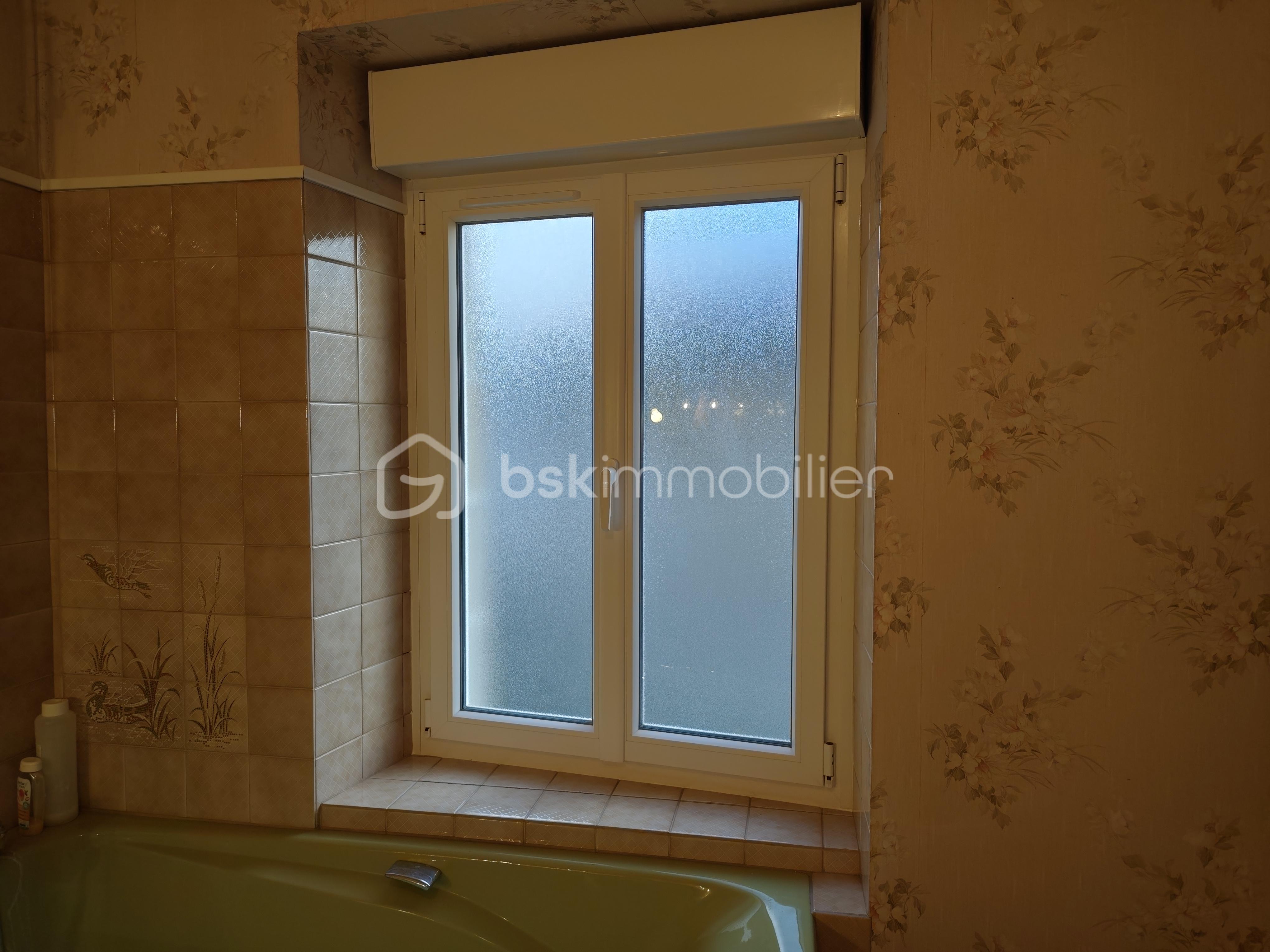 Maison de 105 m² - Photo fenêtre SDB.jpg