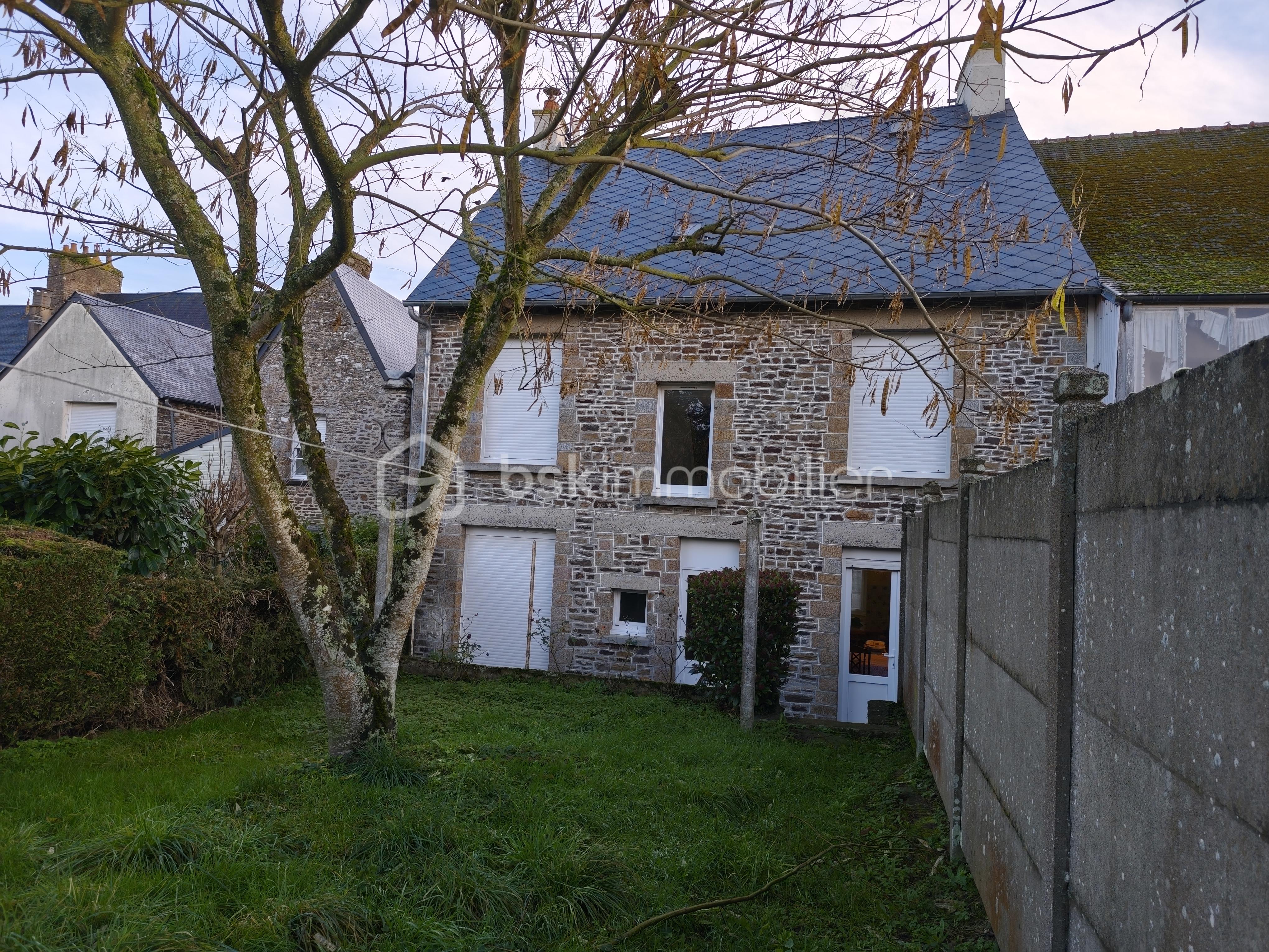 Maison de 105 m² - Photo derrière avec jardin.jpg
