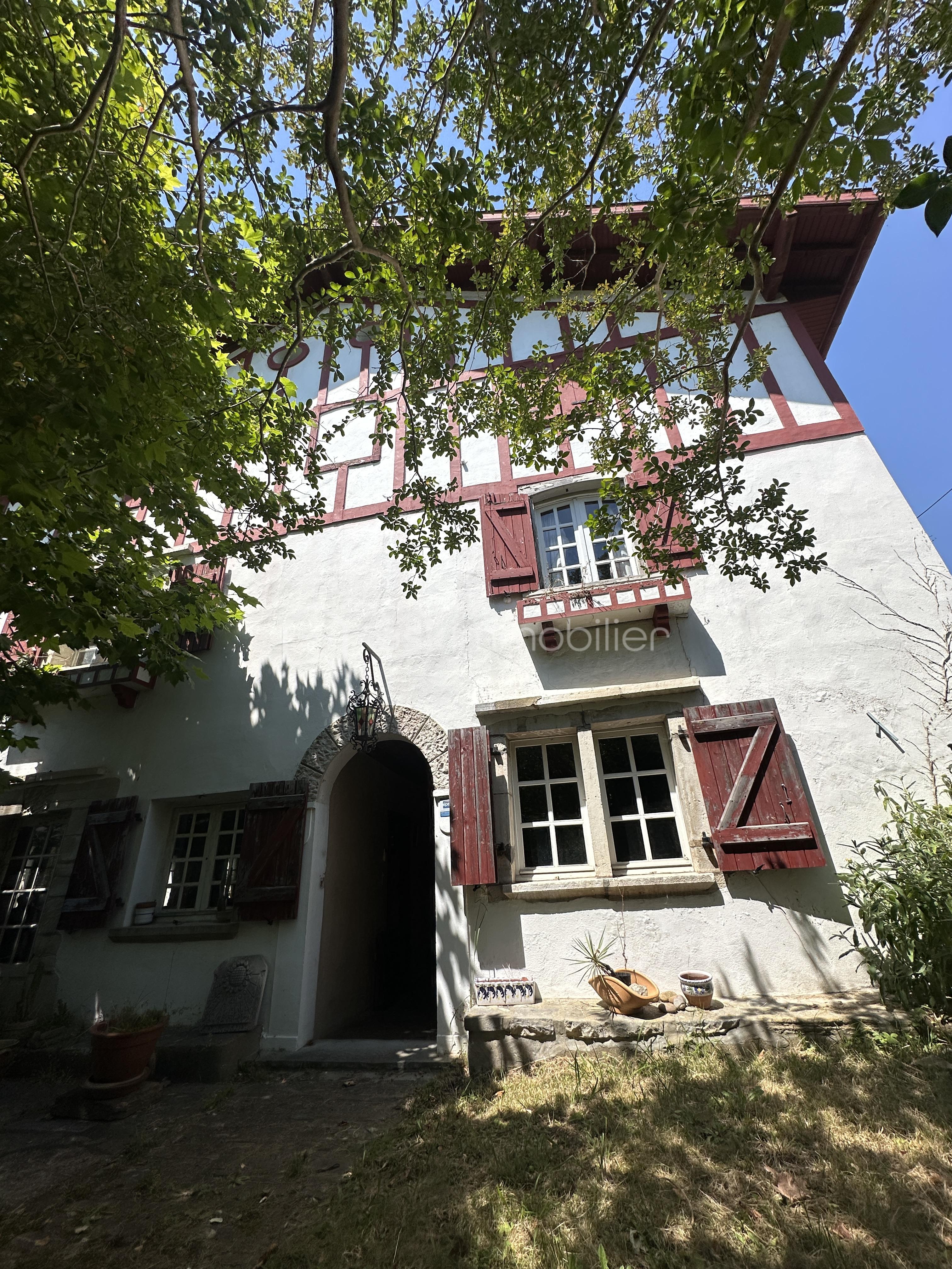 Maison 14 pièces 330 m² · à Urt · 330 m² · 650 000 €