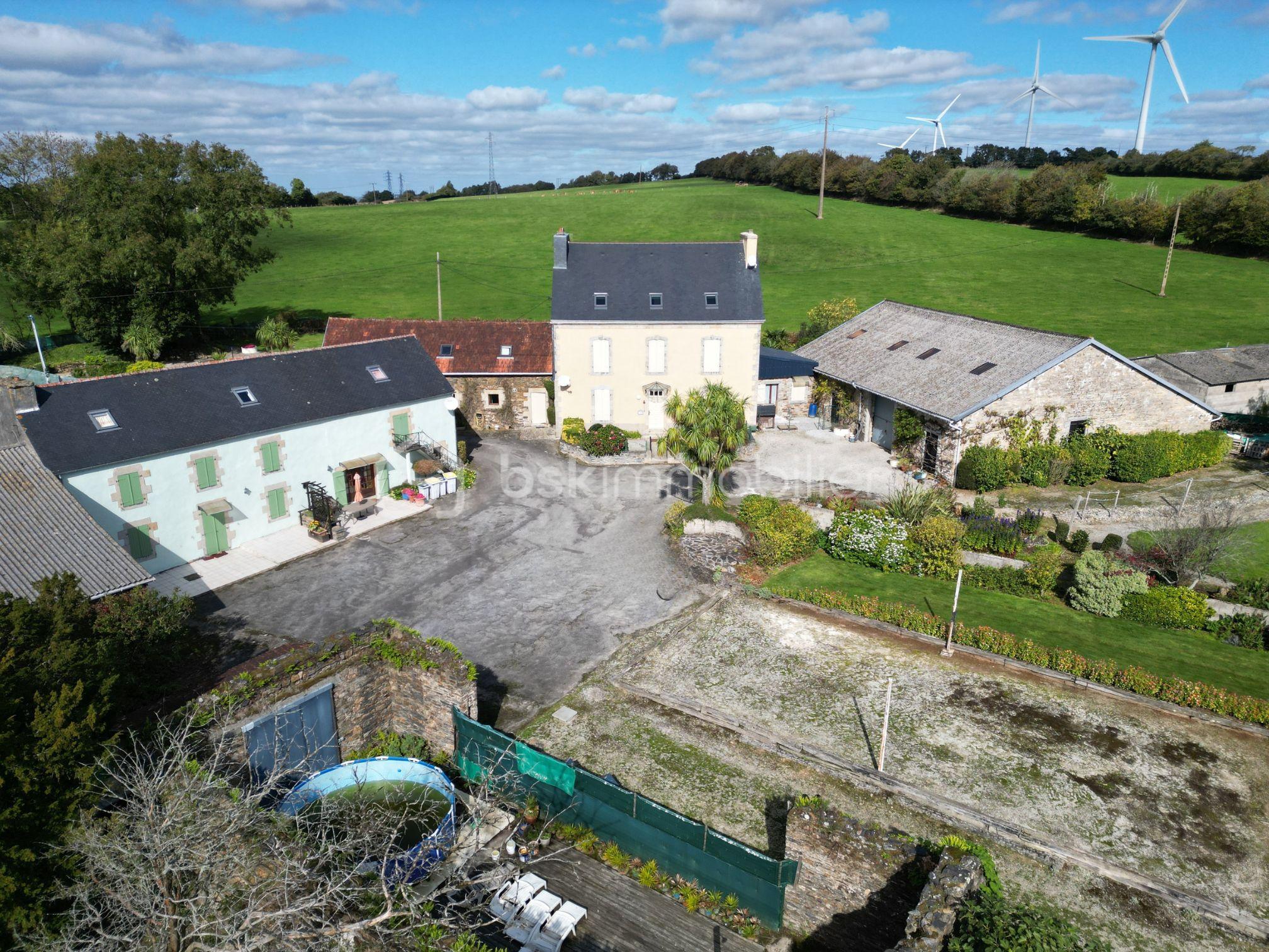 Maison de 660 m² - 00.jpg