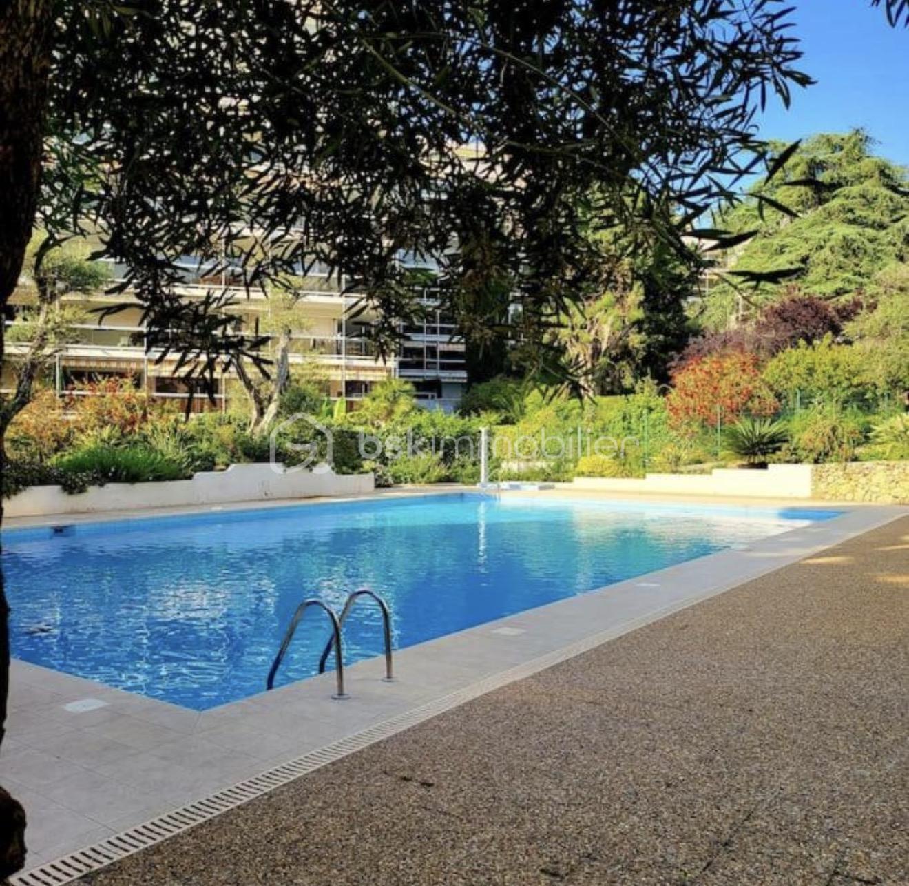 Appartement 1 pièce 33 m² · à Antibes · 33,1 m² · 215 000 €