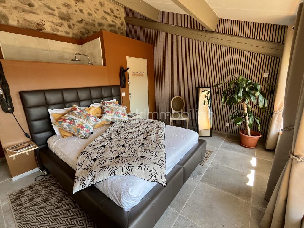 Demeure de 239 m² - QskL8mpRRjeuBM0f8eUKyg_thumb_29c7.jpg