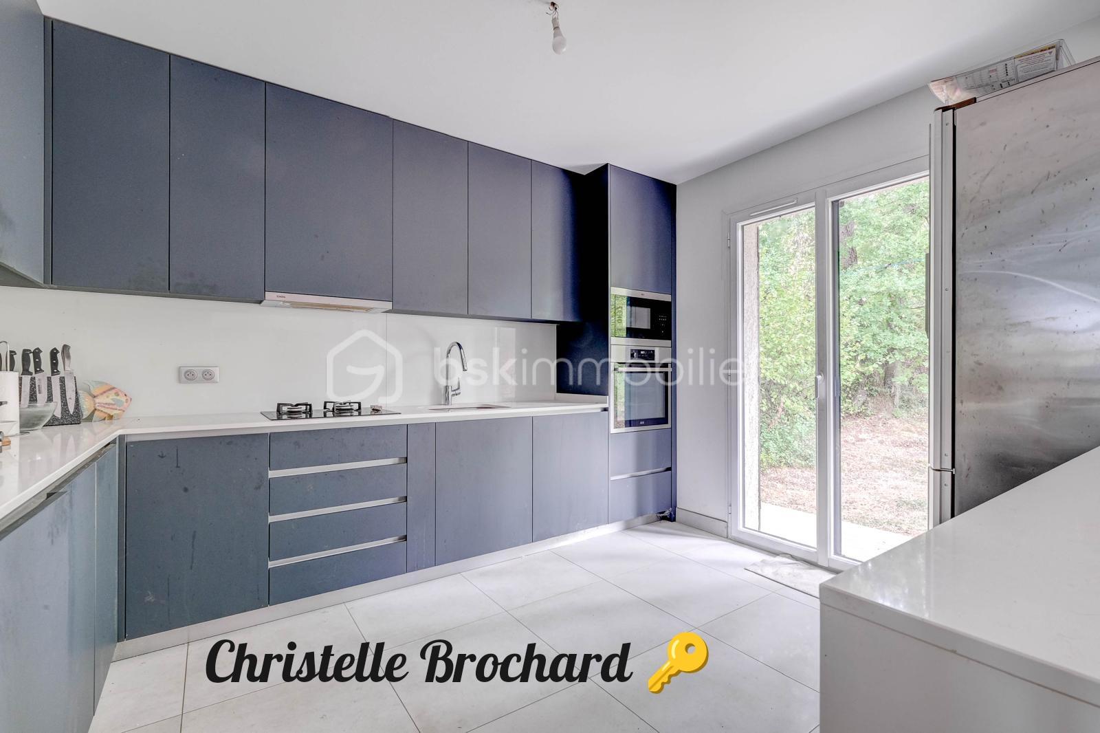 Maison 5 pièces 140 m² · à Conde-Sainte-Libiaire · 140 m² · 624 000 €
