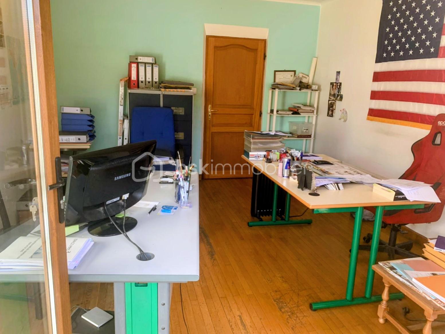 Maison de 222 m² - IMG-20251107-WA0033~2.jpg