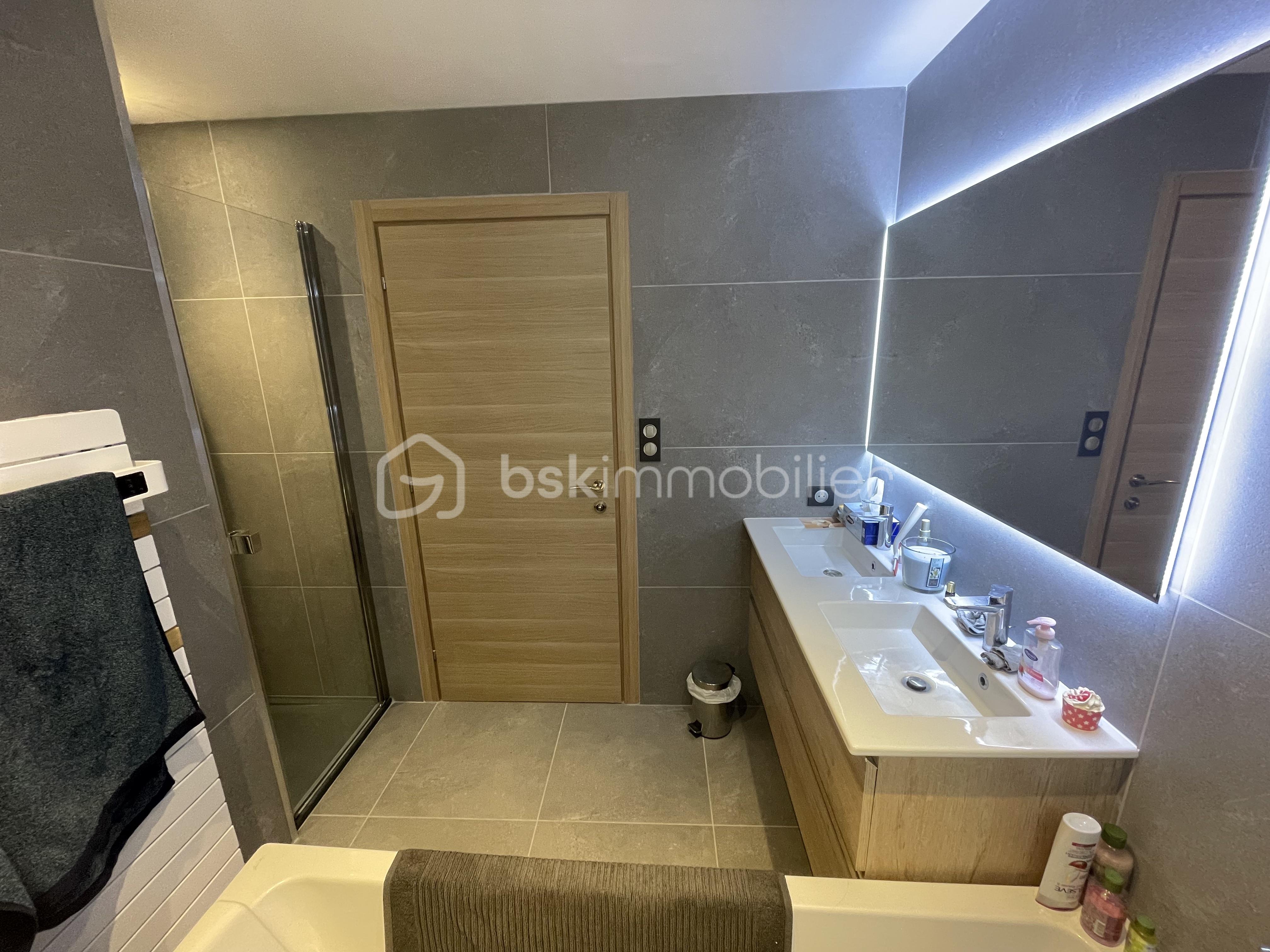Triplex de 77,29 m² - Salle de bain n°1.jpg