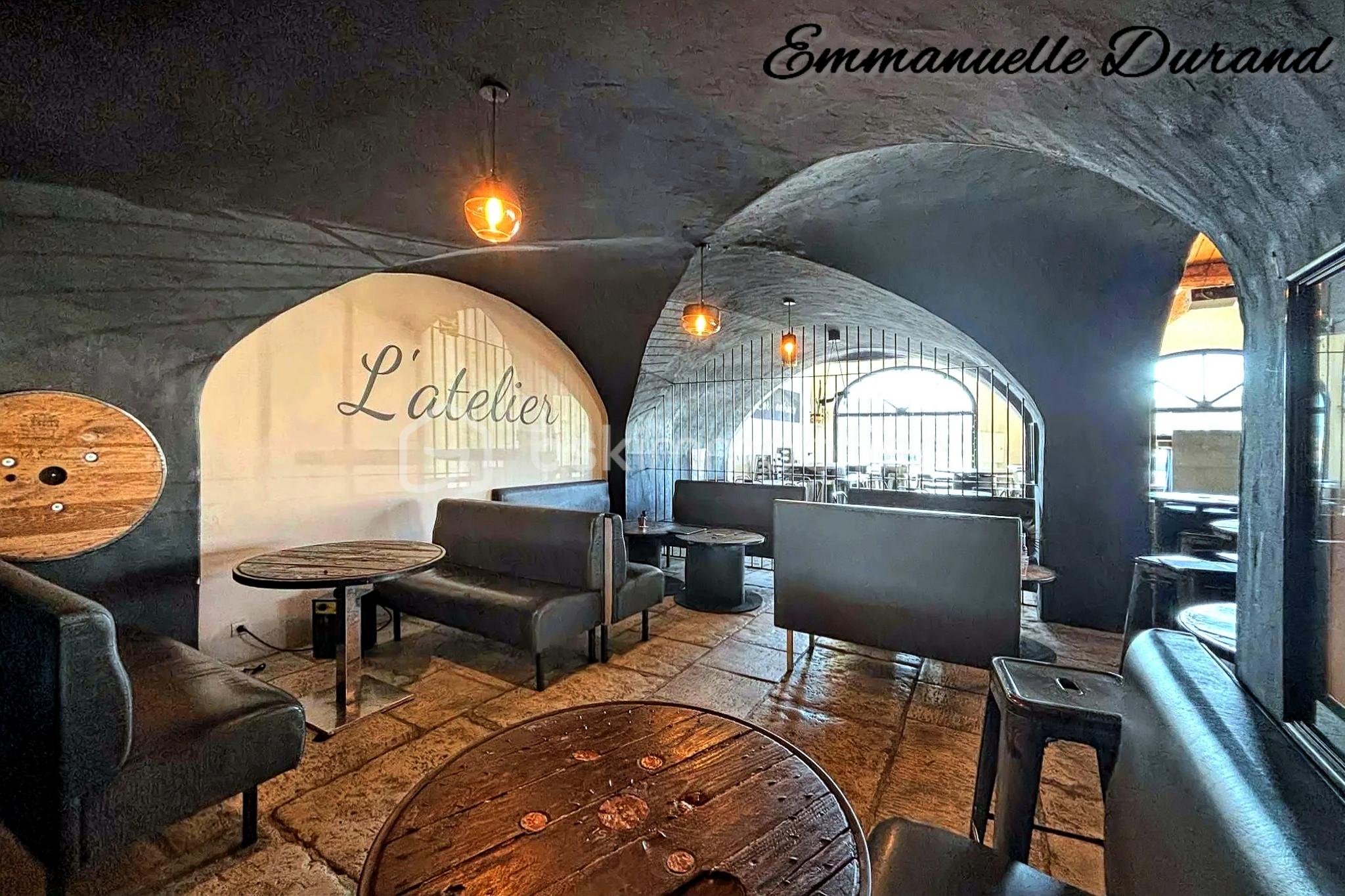 Local d'activités de 380 m² - 2 a.jpg