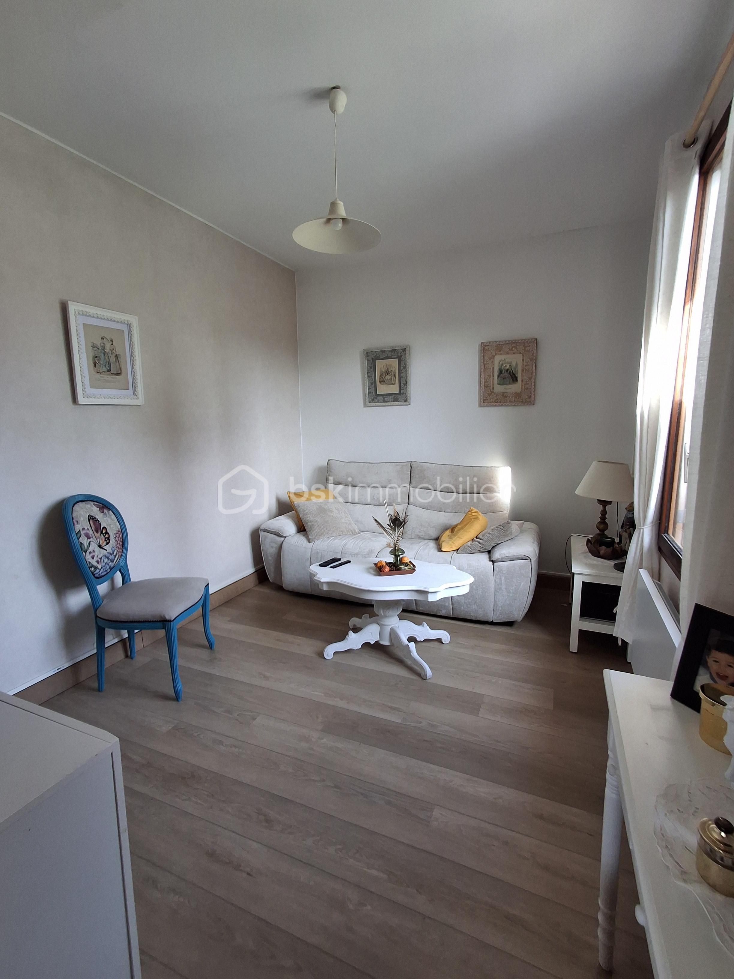 chambre 1 - salon portrait.png