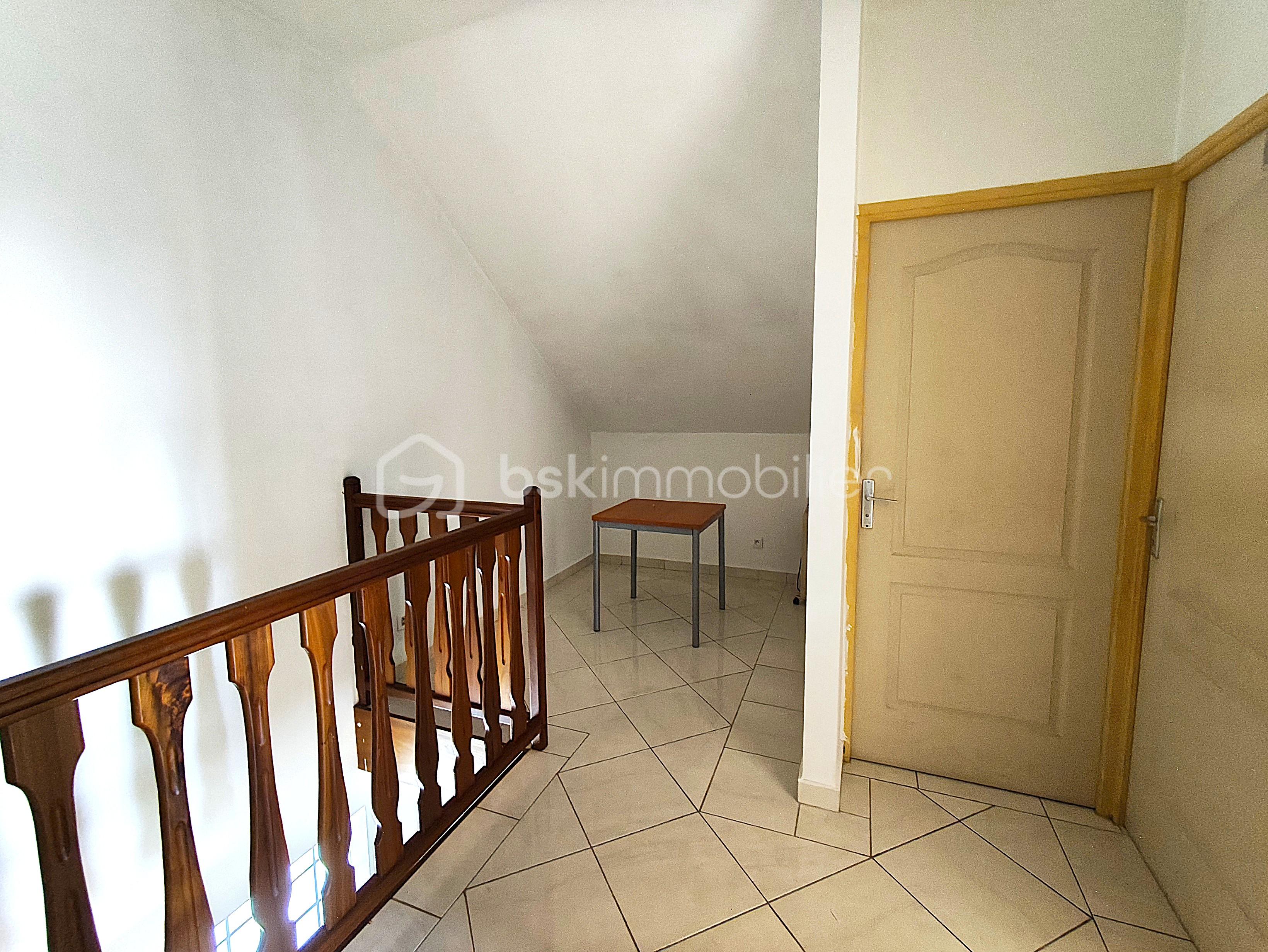 Maison de 115 m² - Haut d'escalier.jpg