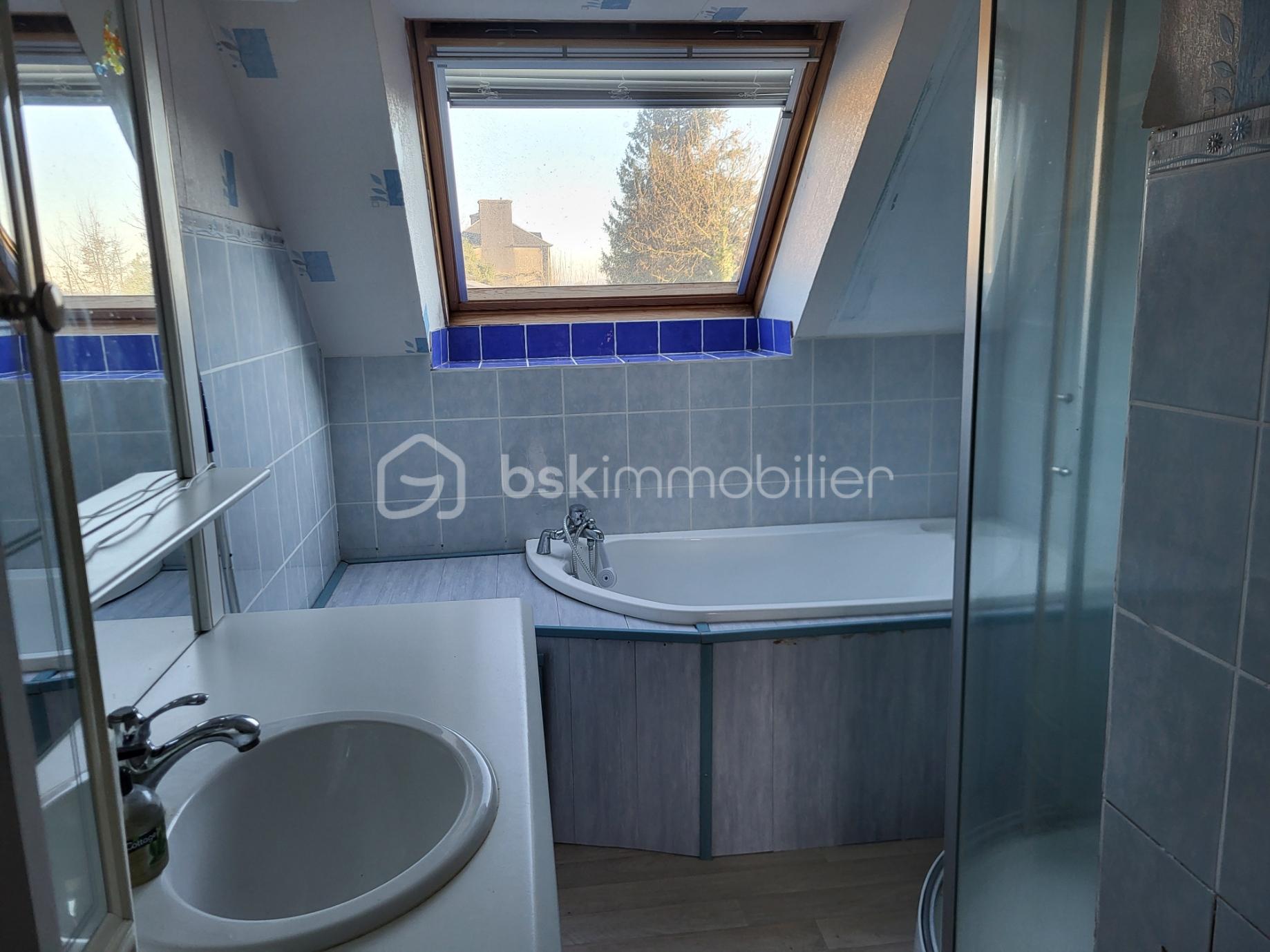 Maison de 71 m² - salle d'eau 1.jpg