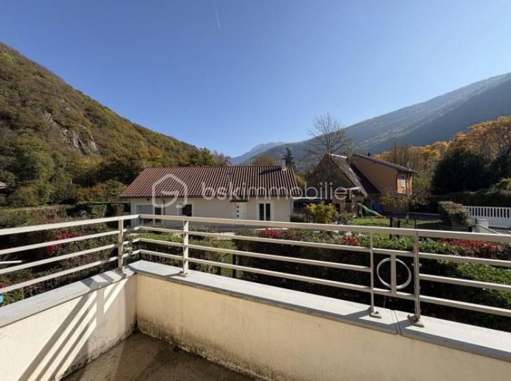 Appartement de 61,50 m² - VUE STEPHANIE DE ALMEIDA IMMOBIILIER.jpg