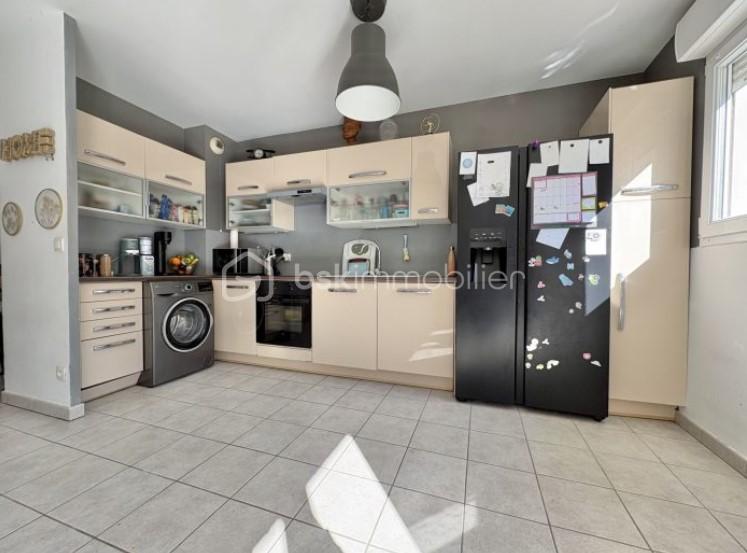 Appartement de 61,50 m² - CUISINE STEPHANIE DE ALMEIDA IMMOBILIER VIZILLE 38220.jpg