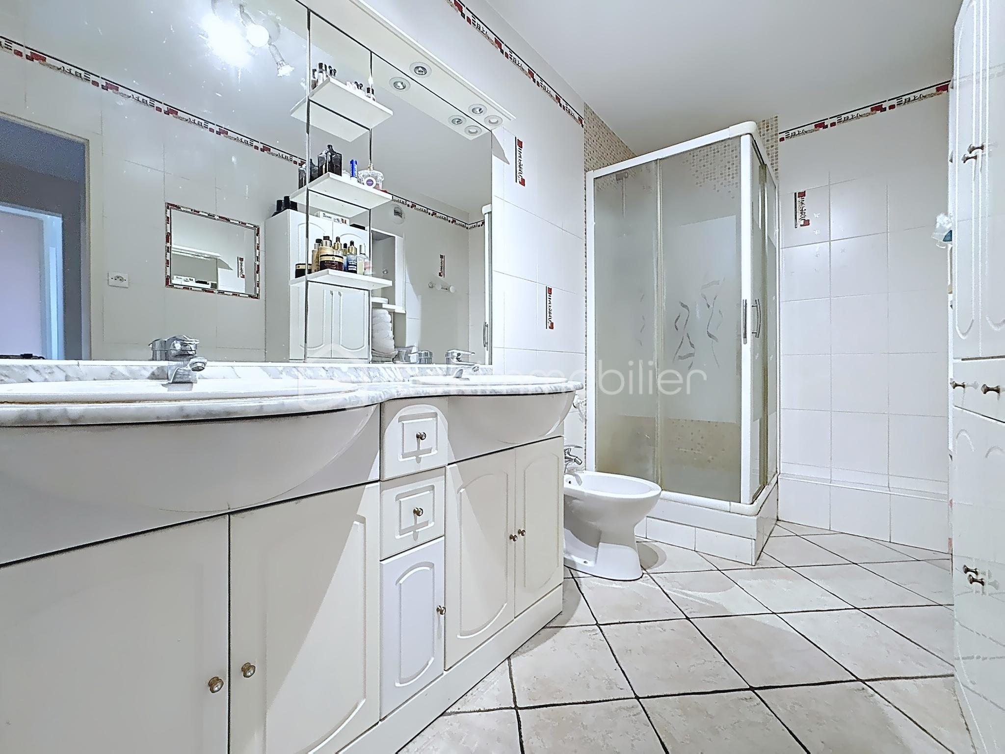 Appartement de 101,79 m² - e7120e8bdd5dbb63679836834f4d0880.png