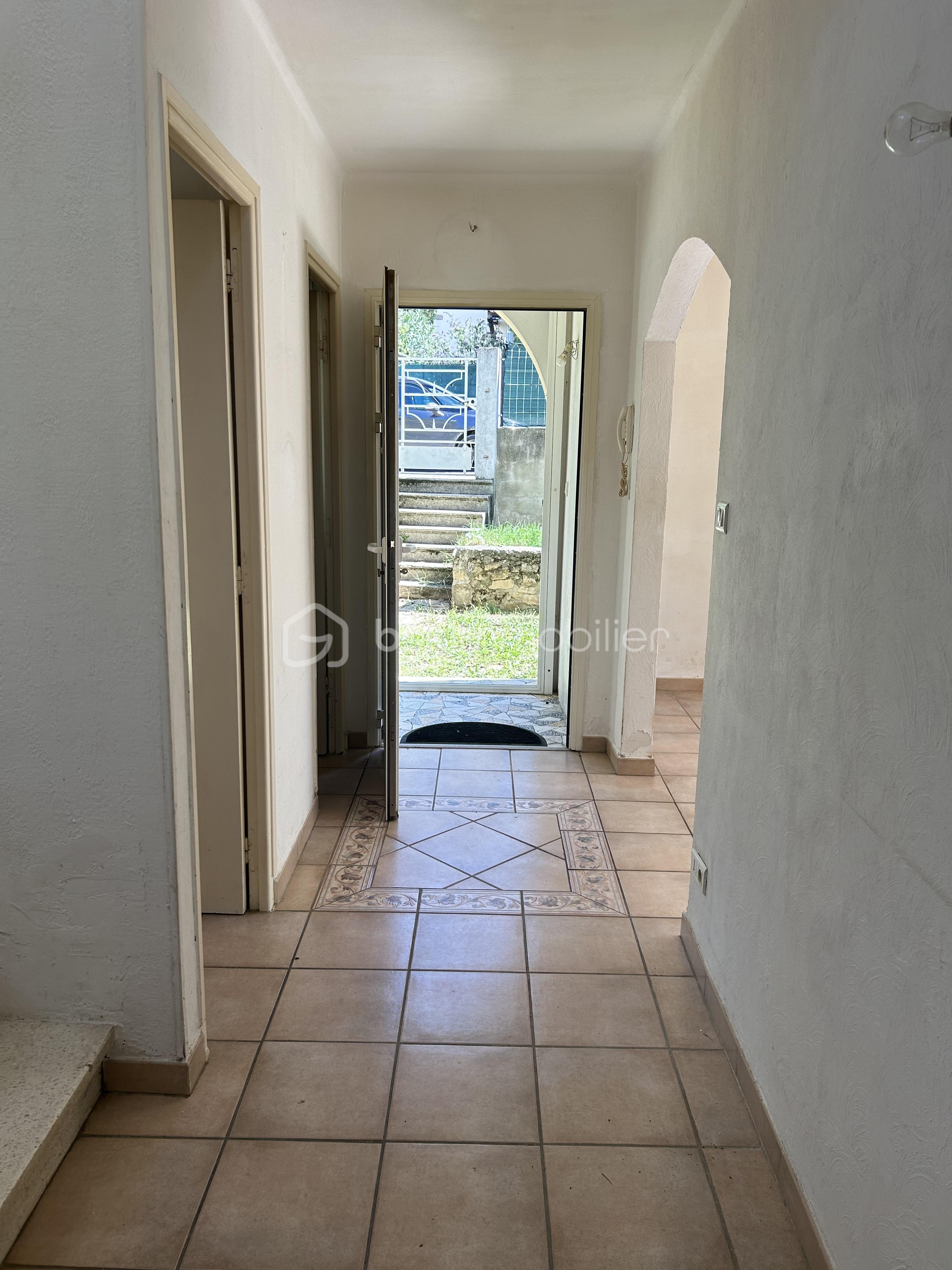 Maison de 85 m² - entrée couloir.jpg