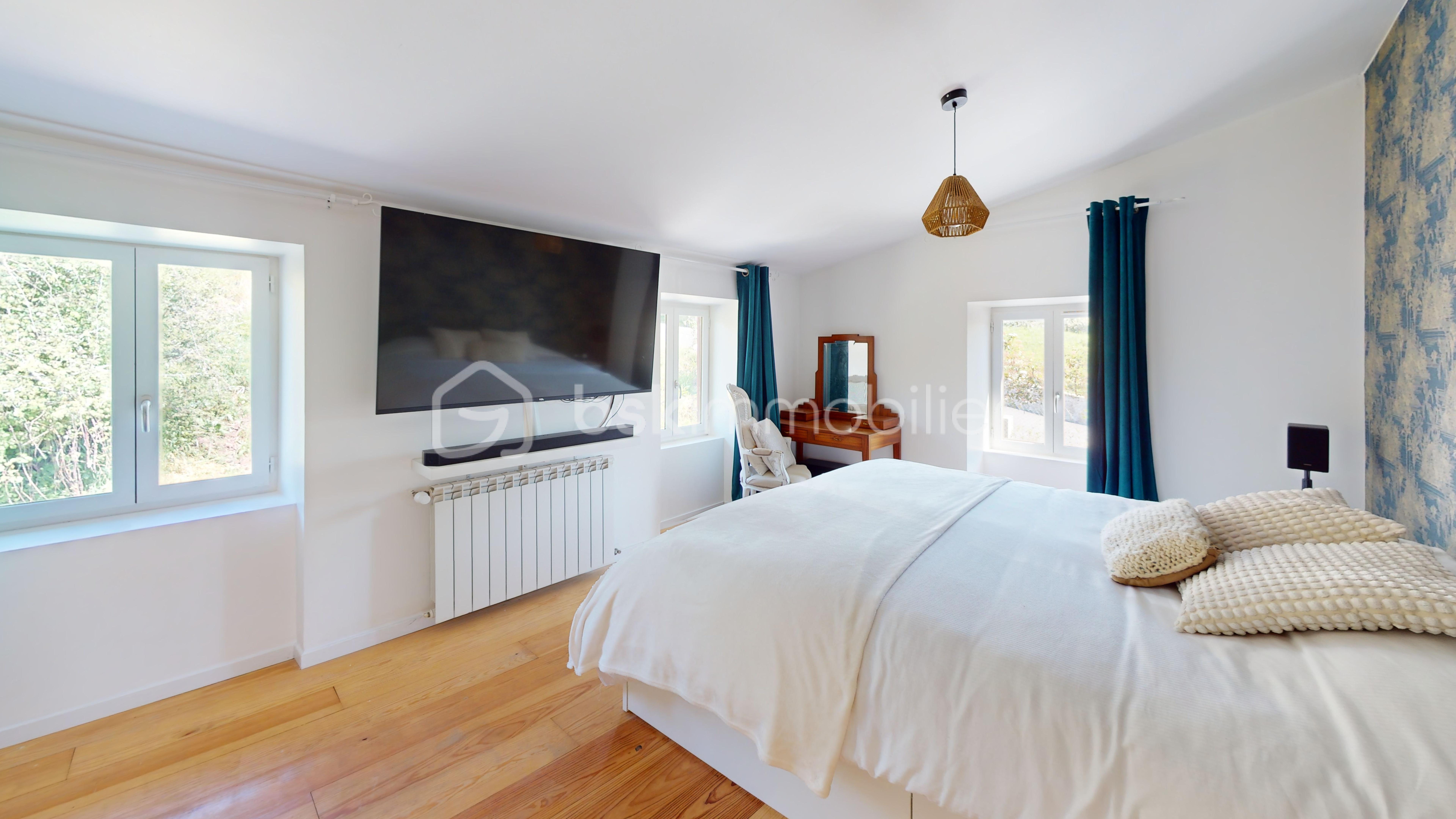422-Avenue-Des-Pyrenees-Bedroom 1.jpg