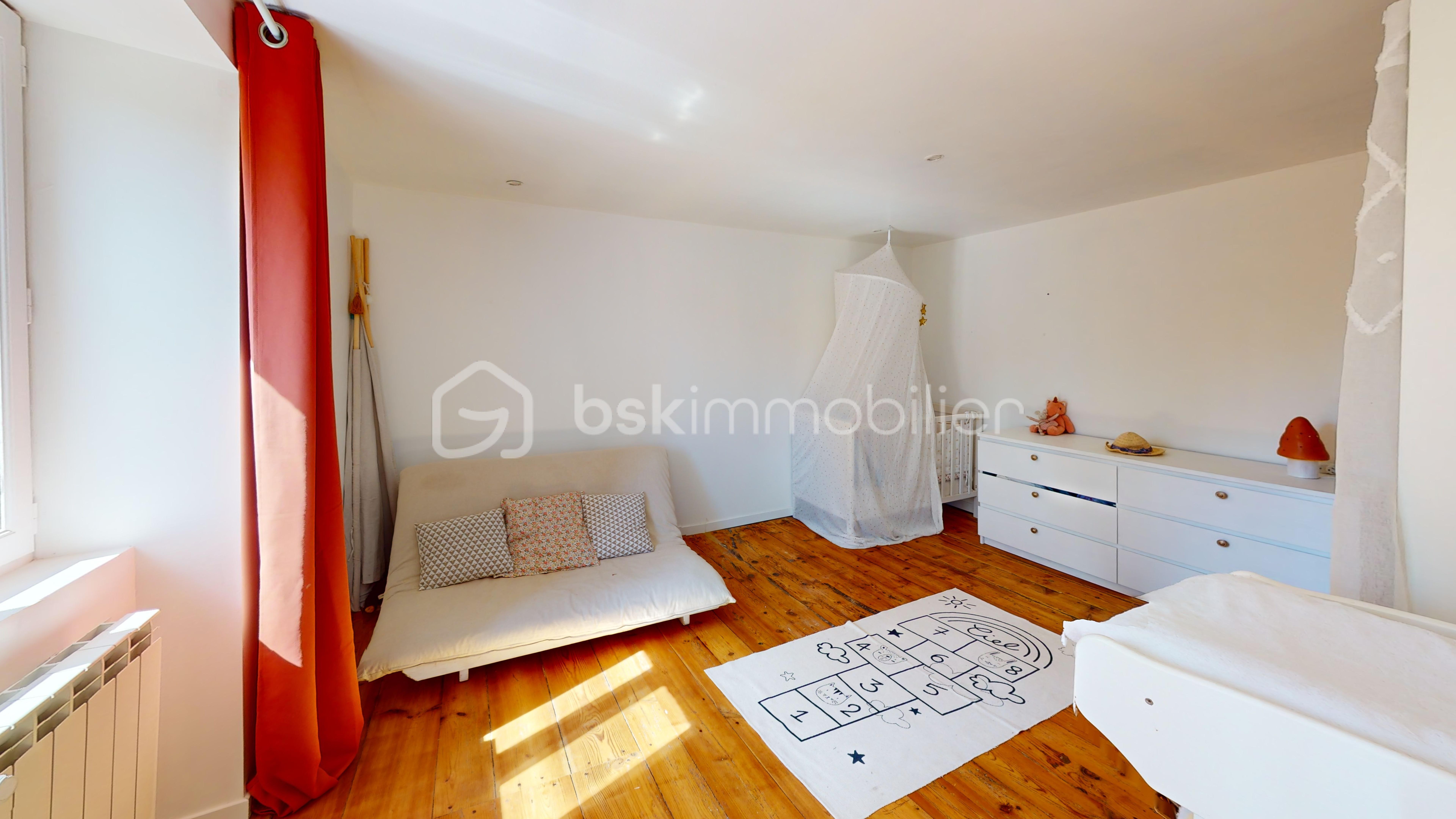 422-Avenue-Des-Pyrenees-Bedroom 3.jpg