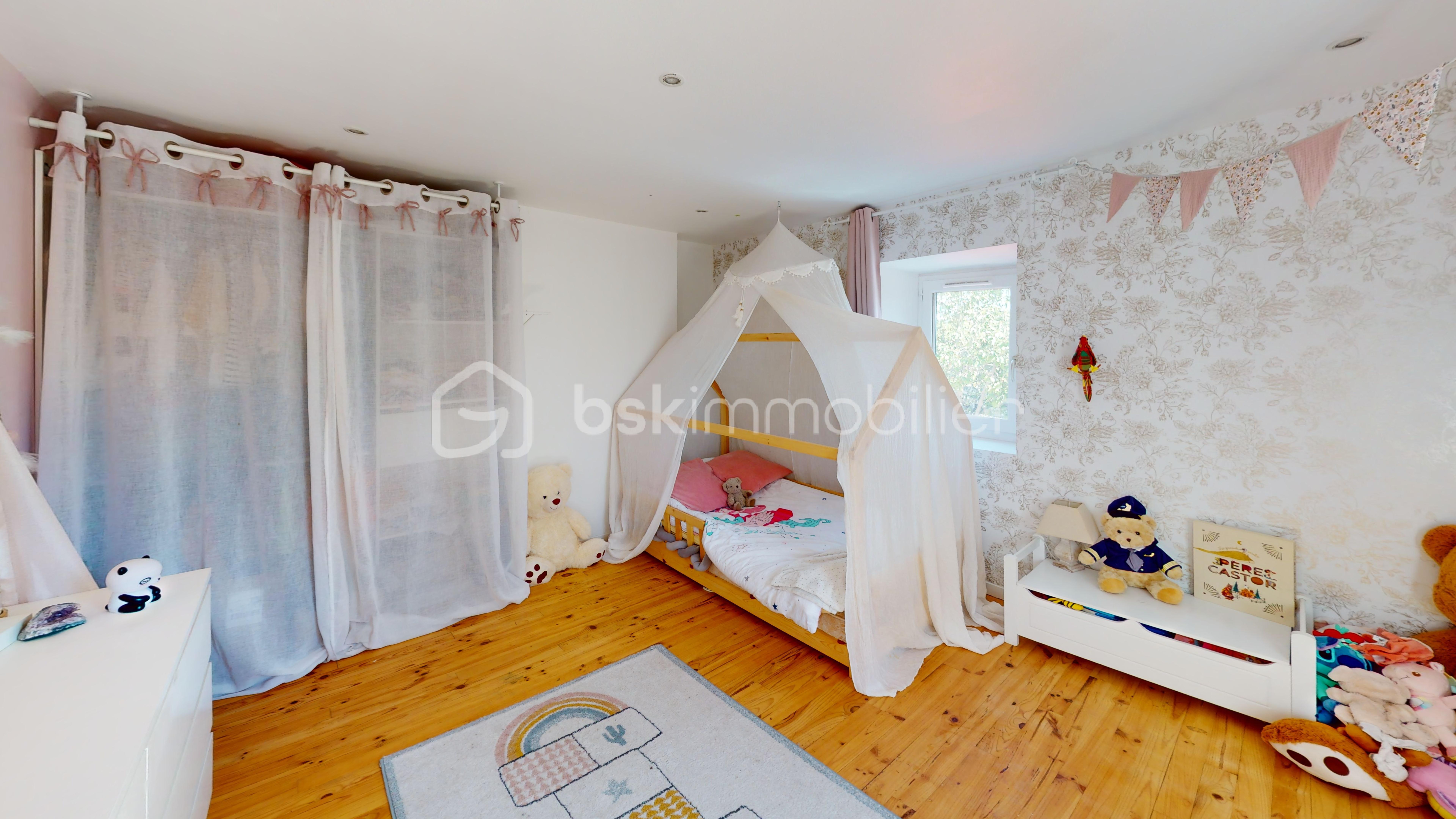422-Avenue-Des-Pyrenees-Bedroom 2.jpg