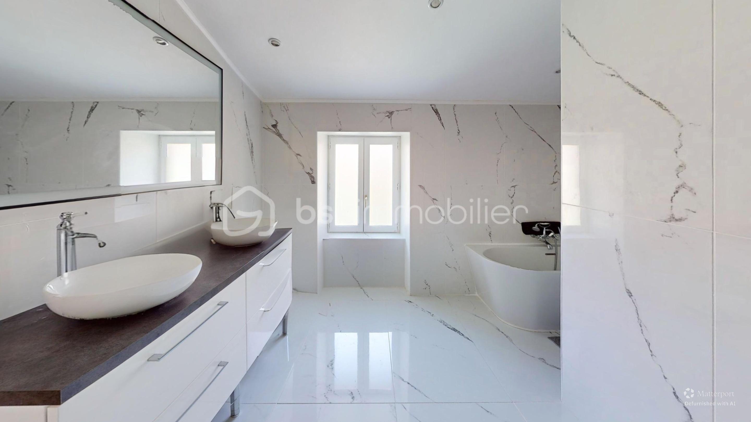 422-Avenue-Des-Pyrenees-Bathroom-Defurnished.jpg