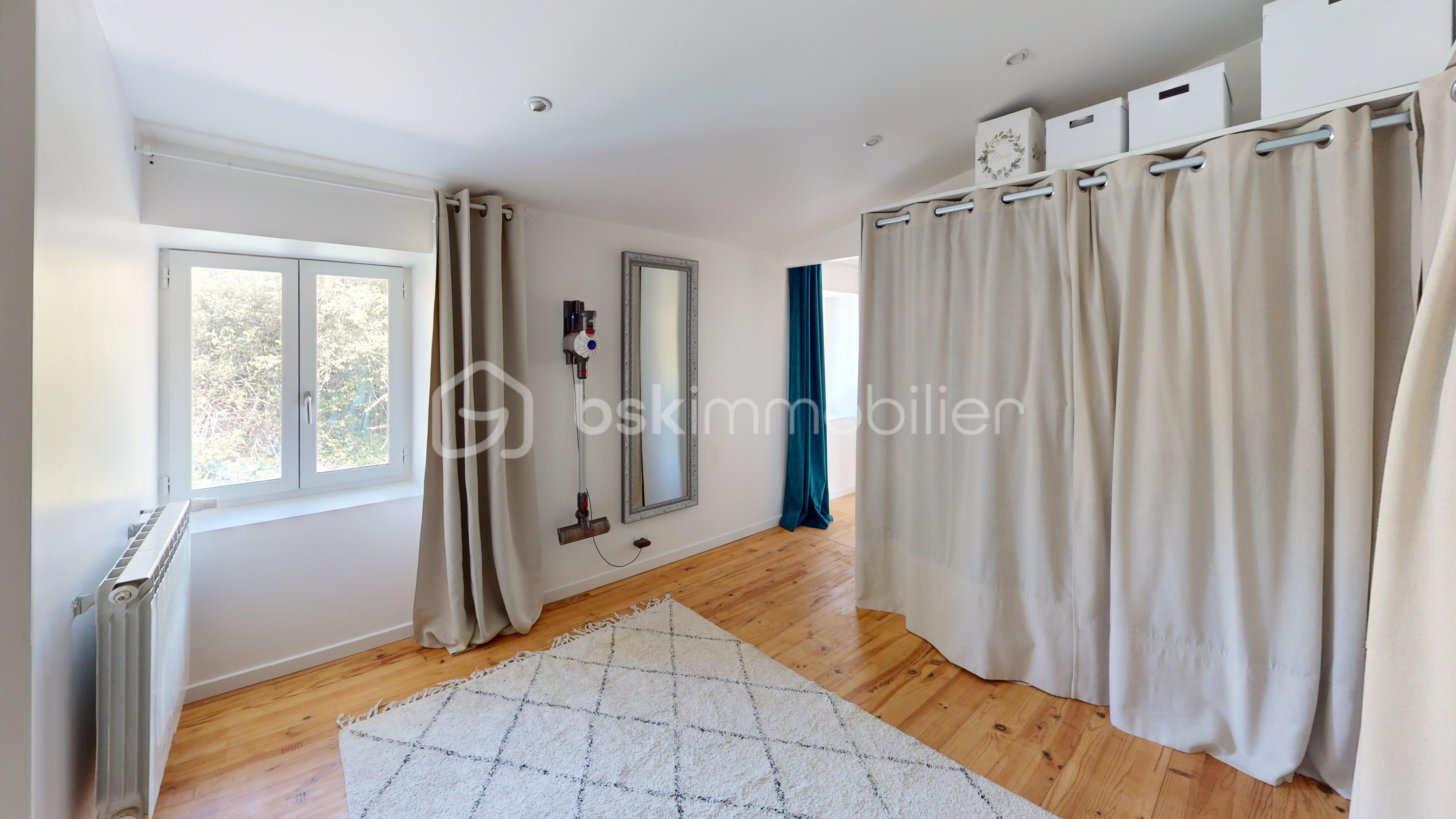 422-Avenue-Des-Pyrenees-Bedroom.jpg