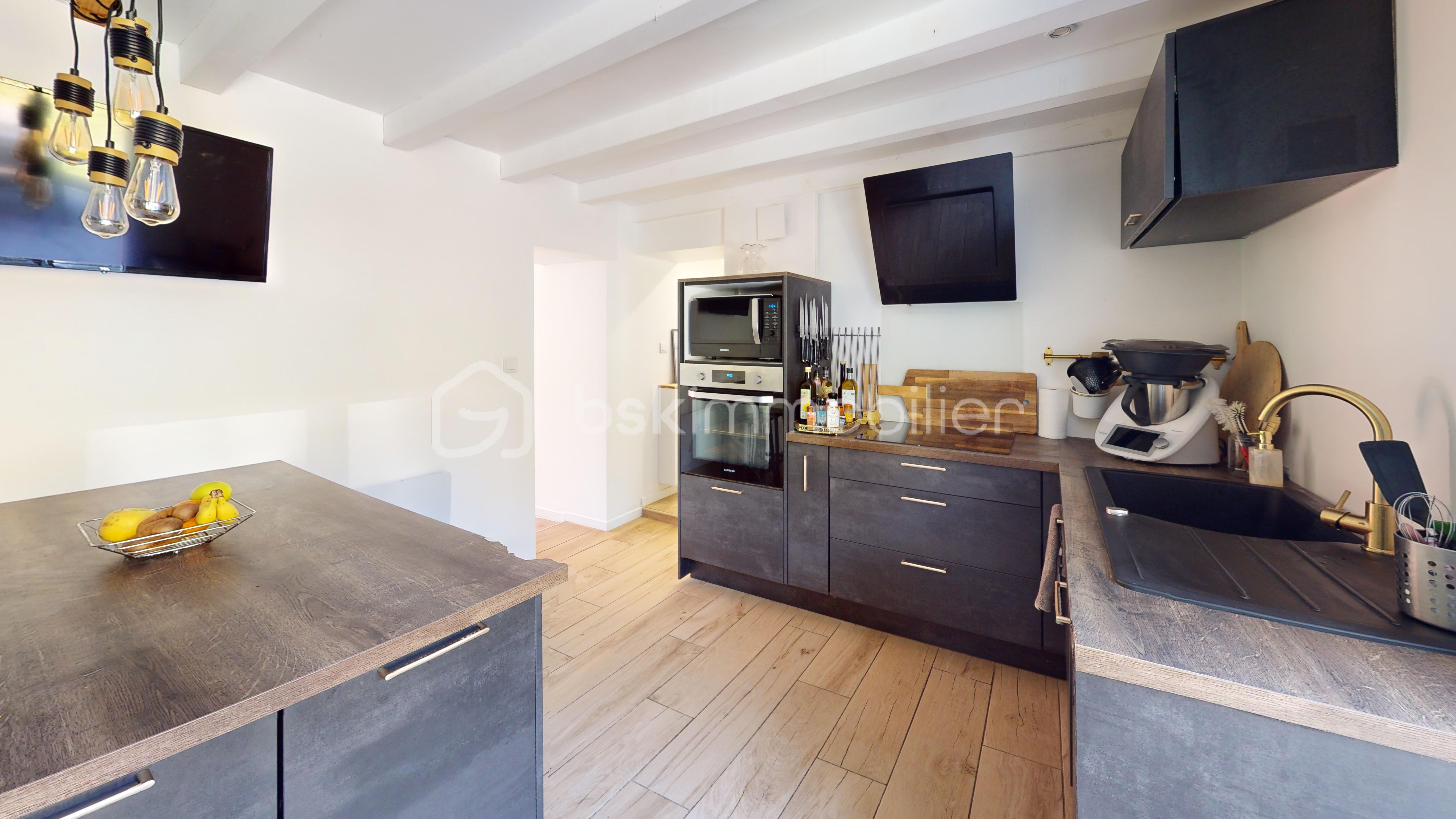 422-Avenue-Des-Pyrenees-Kitchen.jpg