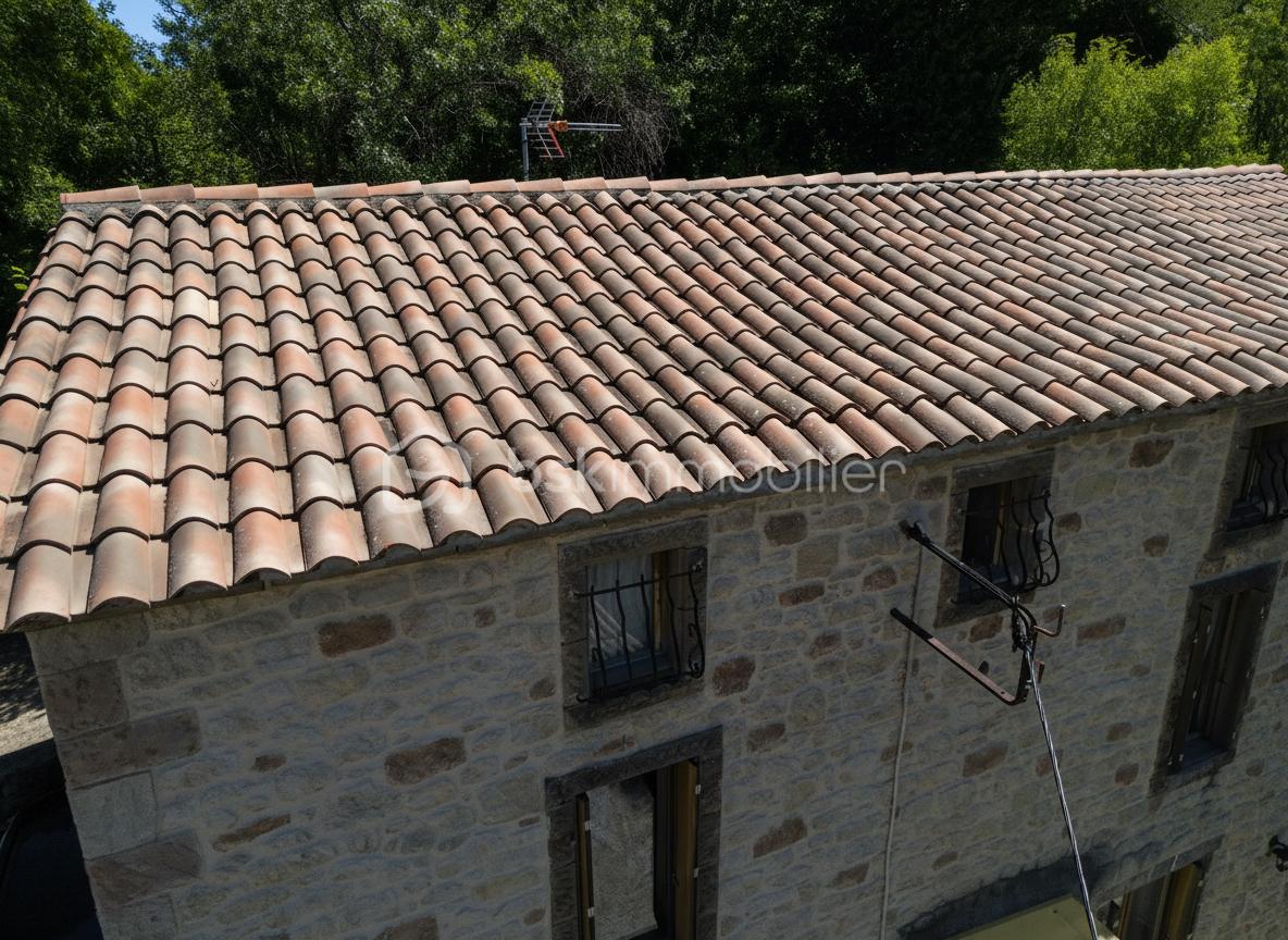 Immeuble mixte de 166 m² - generated_2025-11-21T09_07_48.267.jpg