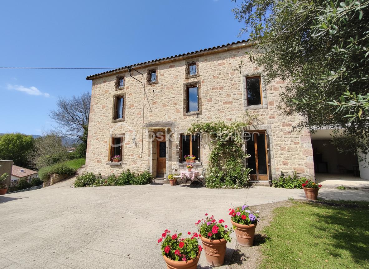 Immeuble mixte de 166 m²