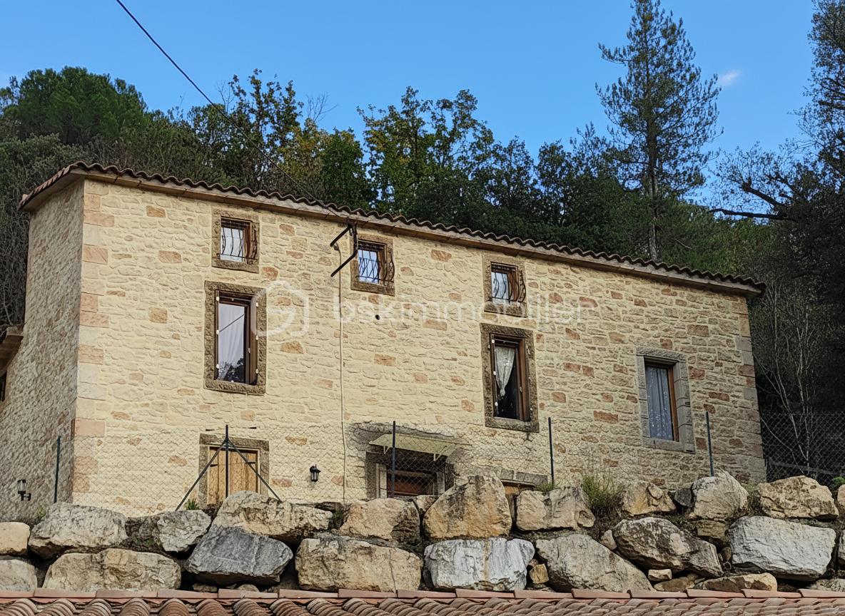 Immeuble mixte de 166 m² - generated_2025-11-21T08_53_03.820.jpg