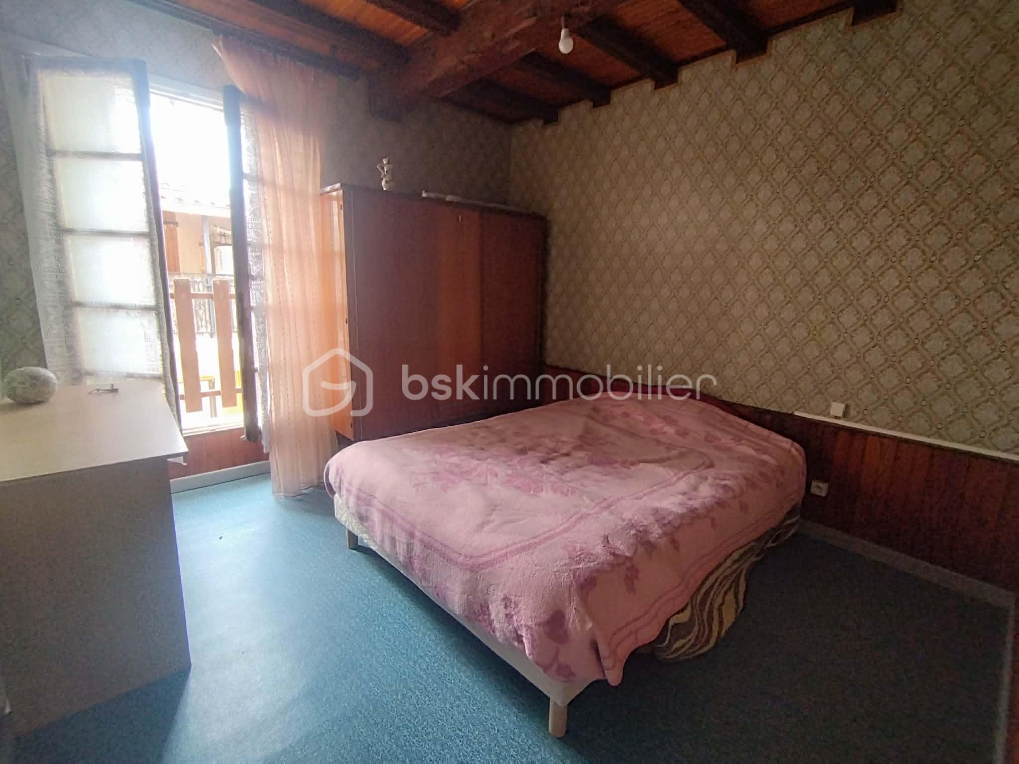 Maison de 300 m² - f46dc325-633e-4dc5-ad76-5407f9e86e12.jpg