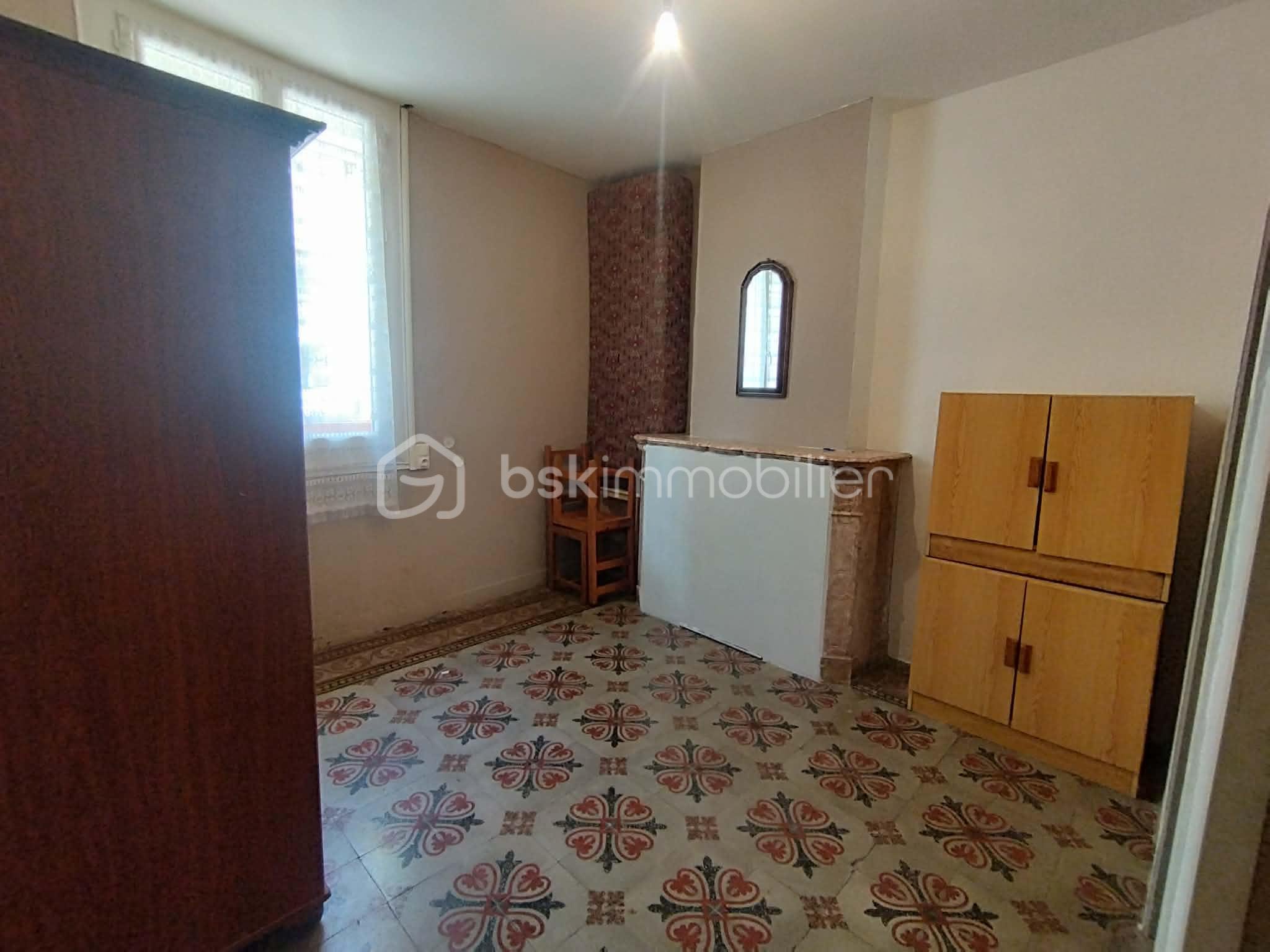Maison de 300 m² - 21348d18-6755-4e7d-8c7e-d28e4e0d2b2f.jpg
