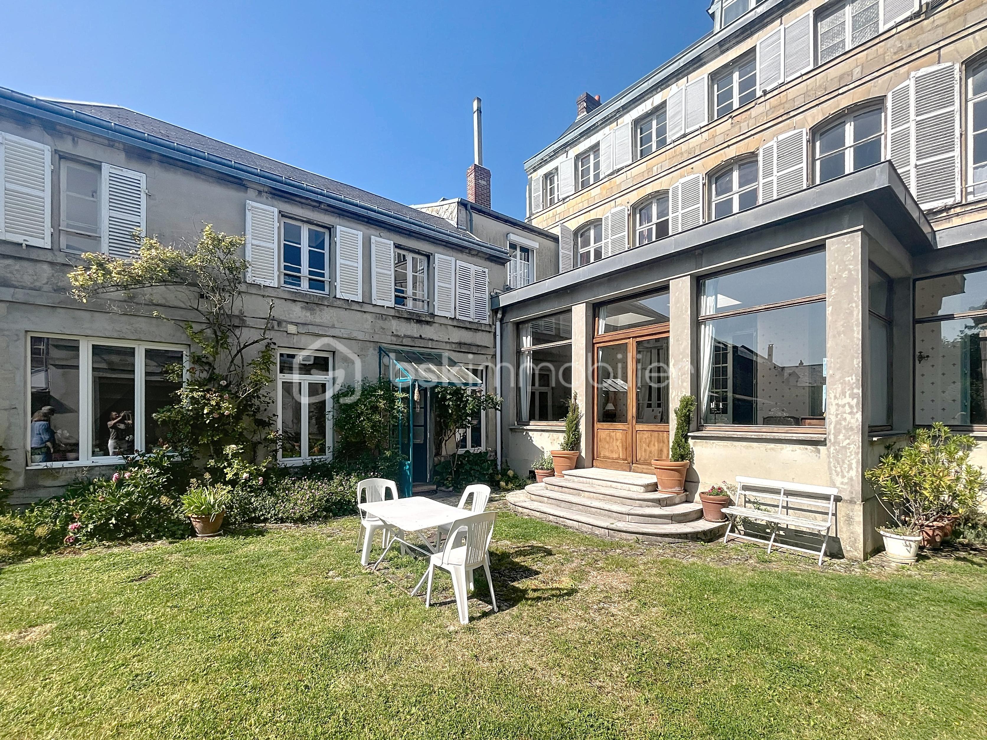 Maison de ville de 416 m² - du-tertre_00006.jpg