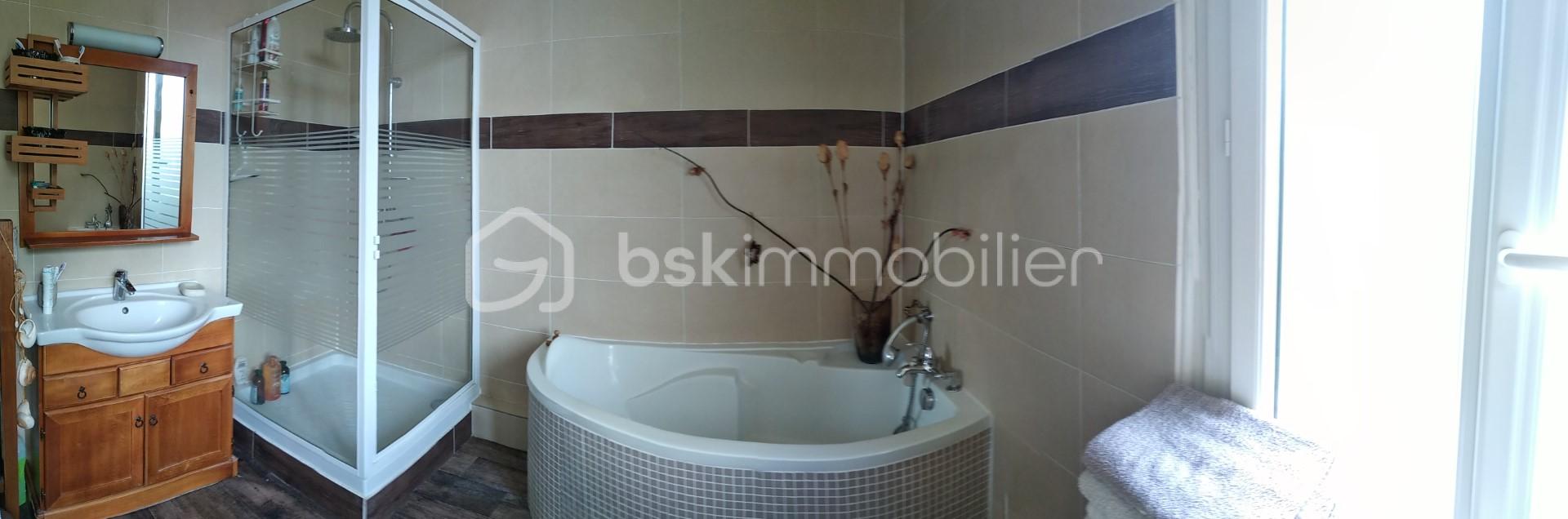 Maison traditionnelle de 170 m² - thumbnail_1696268358746.jpg