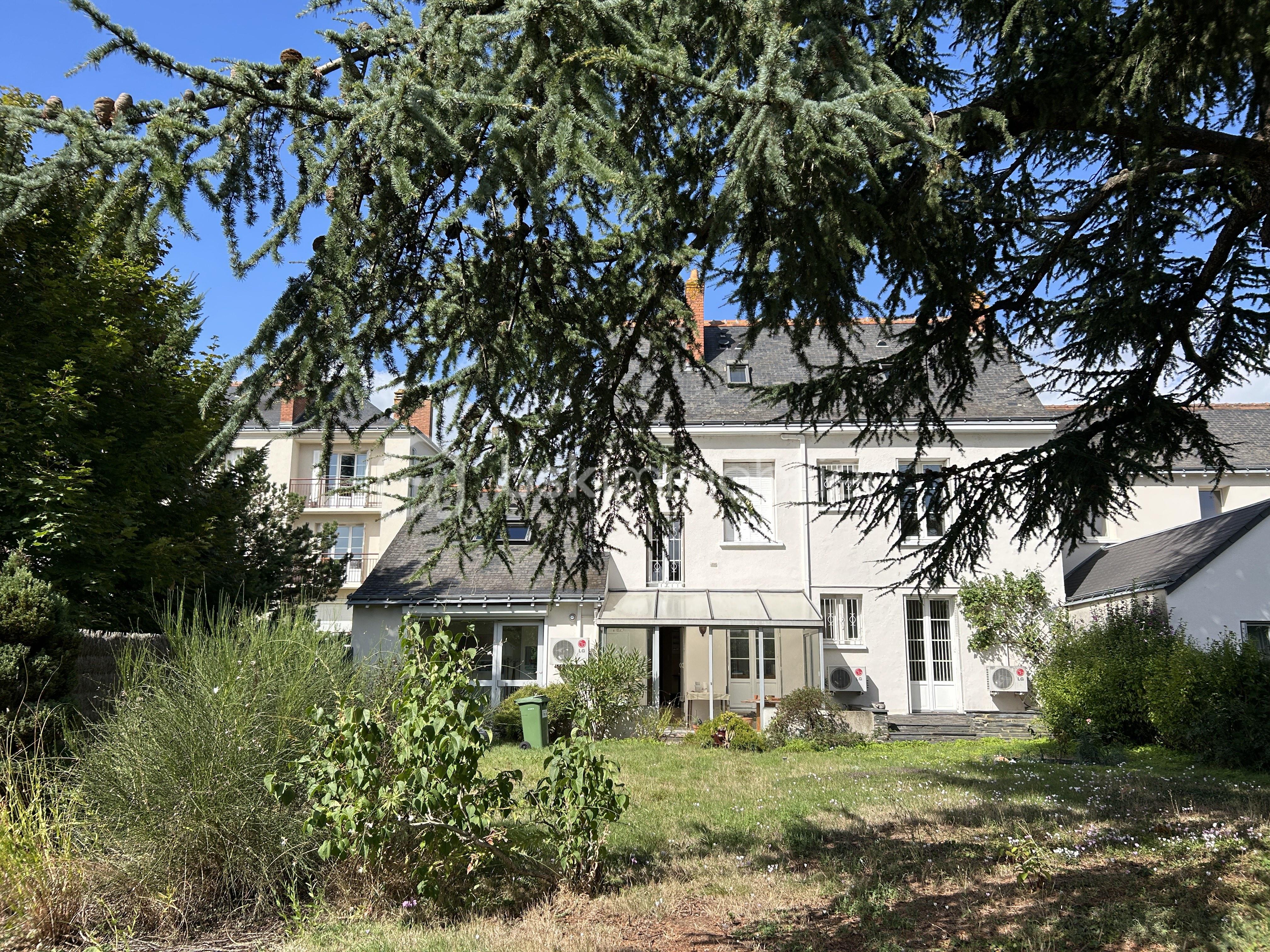 Maison de 197 m² - jardn2.jpg