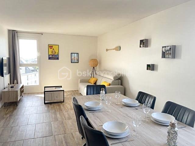Appartement de 61 m² - jean baptiste séjour avec assiette.jpg