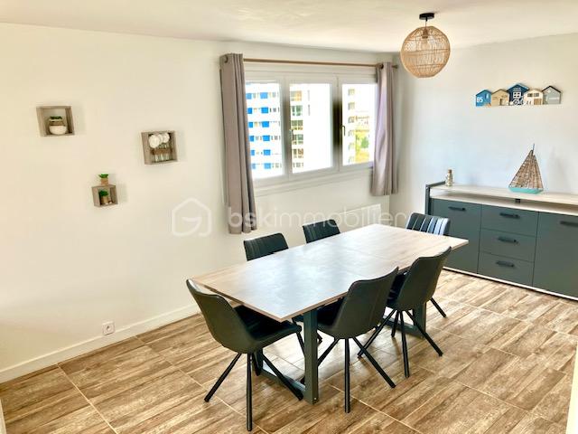 Appartement de 61 m² - jean baptiste séjour seul table et chaises.jpg