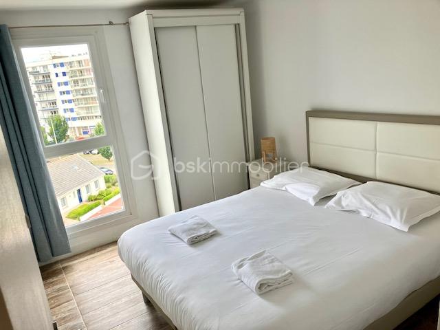 Appartement de 61 m² - jean baptiste chambre 1 fenêtre sans lumière.jpg