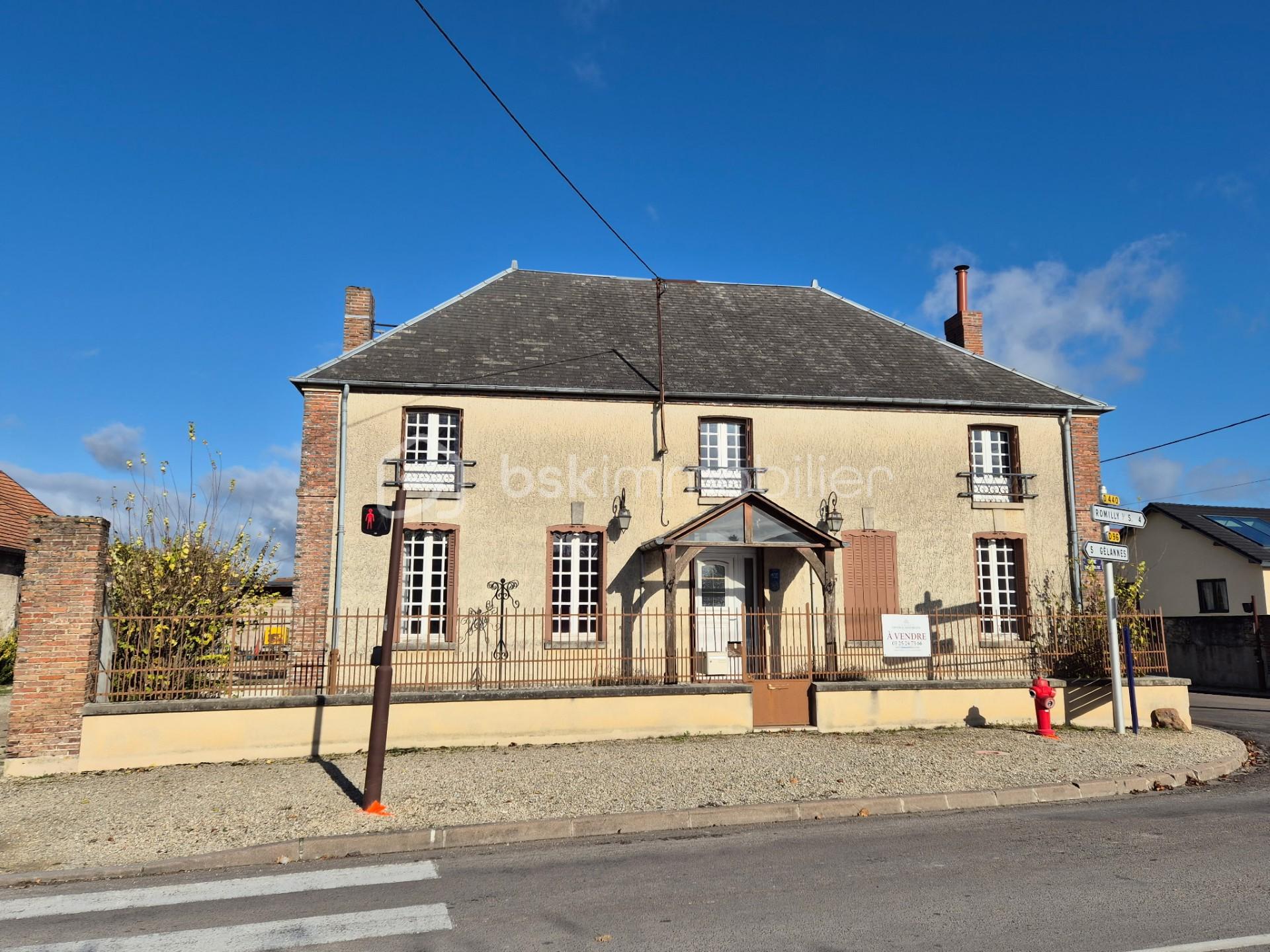 Maison 7 pièces 156 m² · à Pars-lès-Romilly · 156,4 m² · 166 000 €