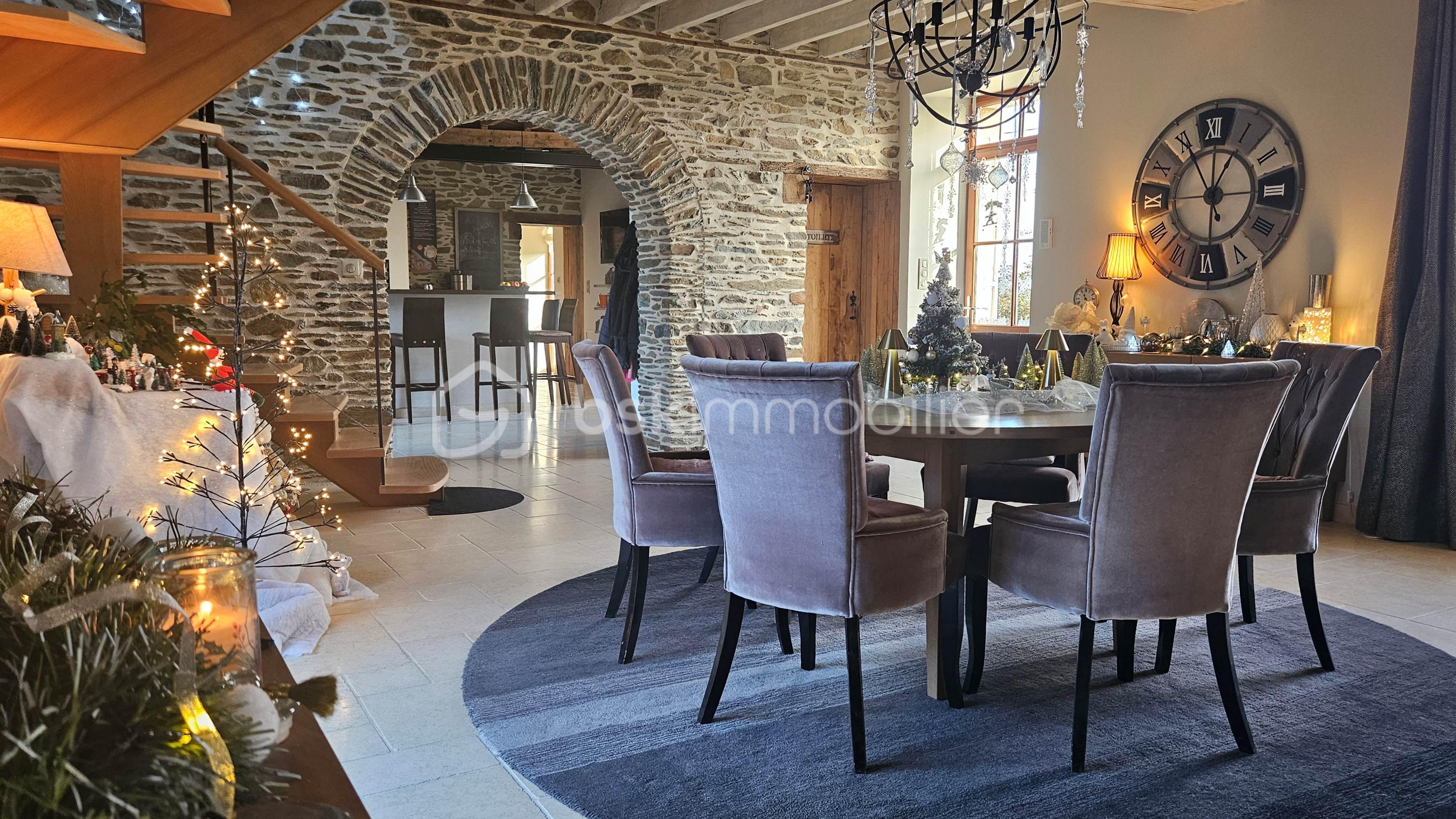 Maison de 269 m² - salle à manger cuisine jpg.jpg
