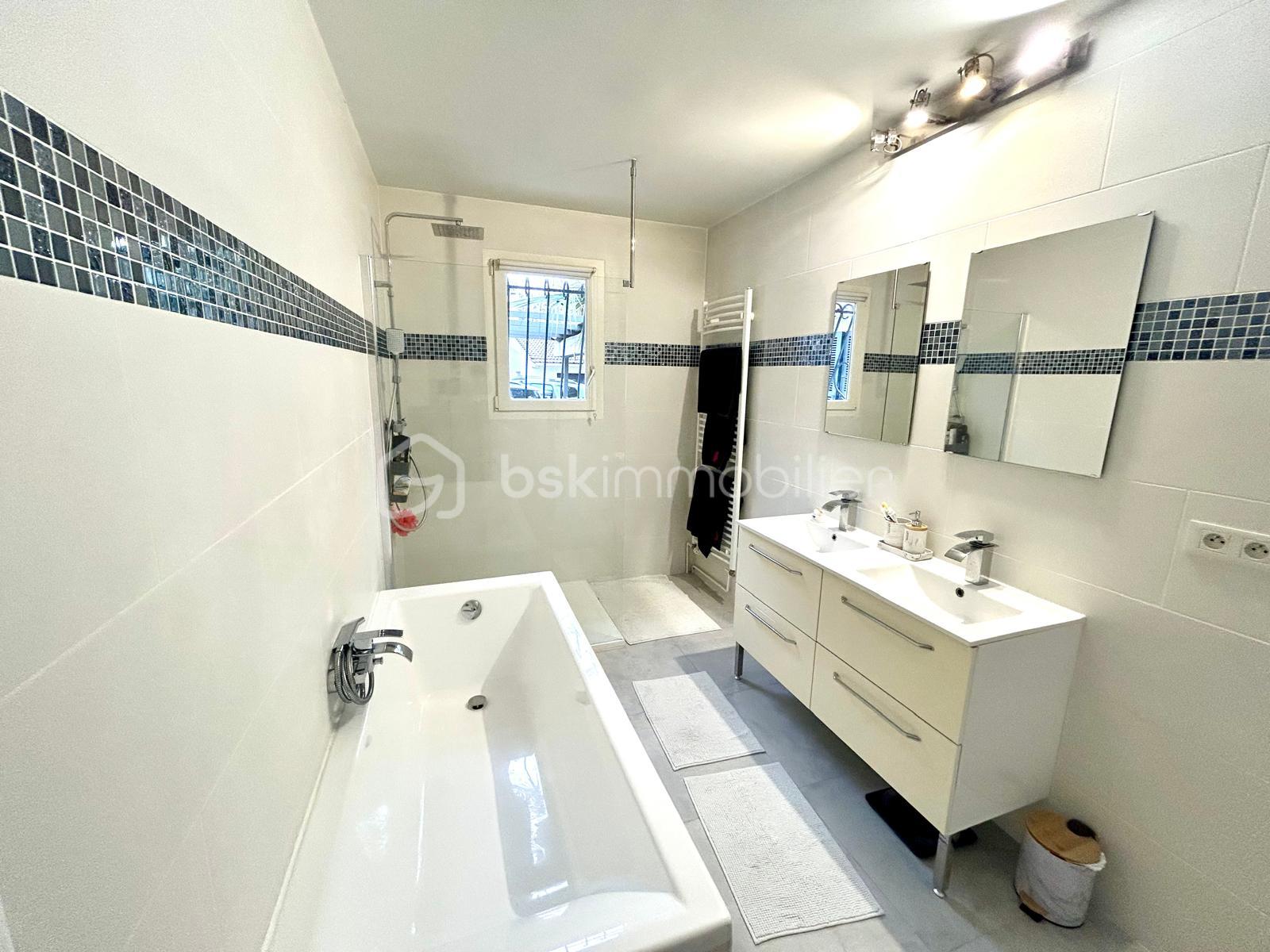 Demeure de 251,13 m² - sdb 3.jpg